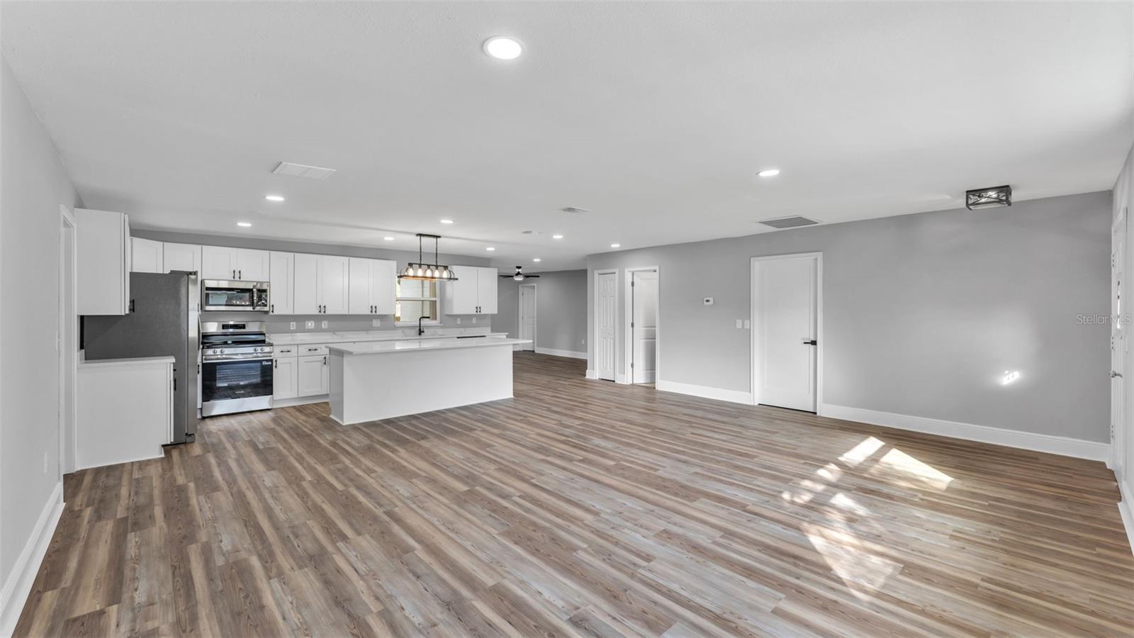 CHRISTINA SHORES - Residential