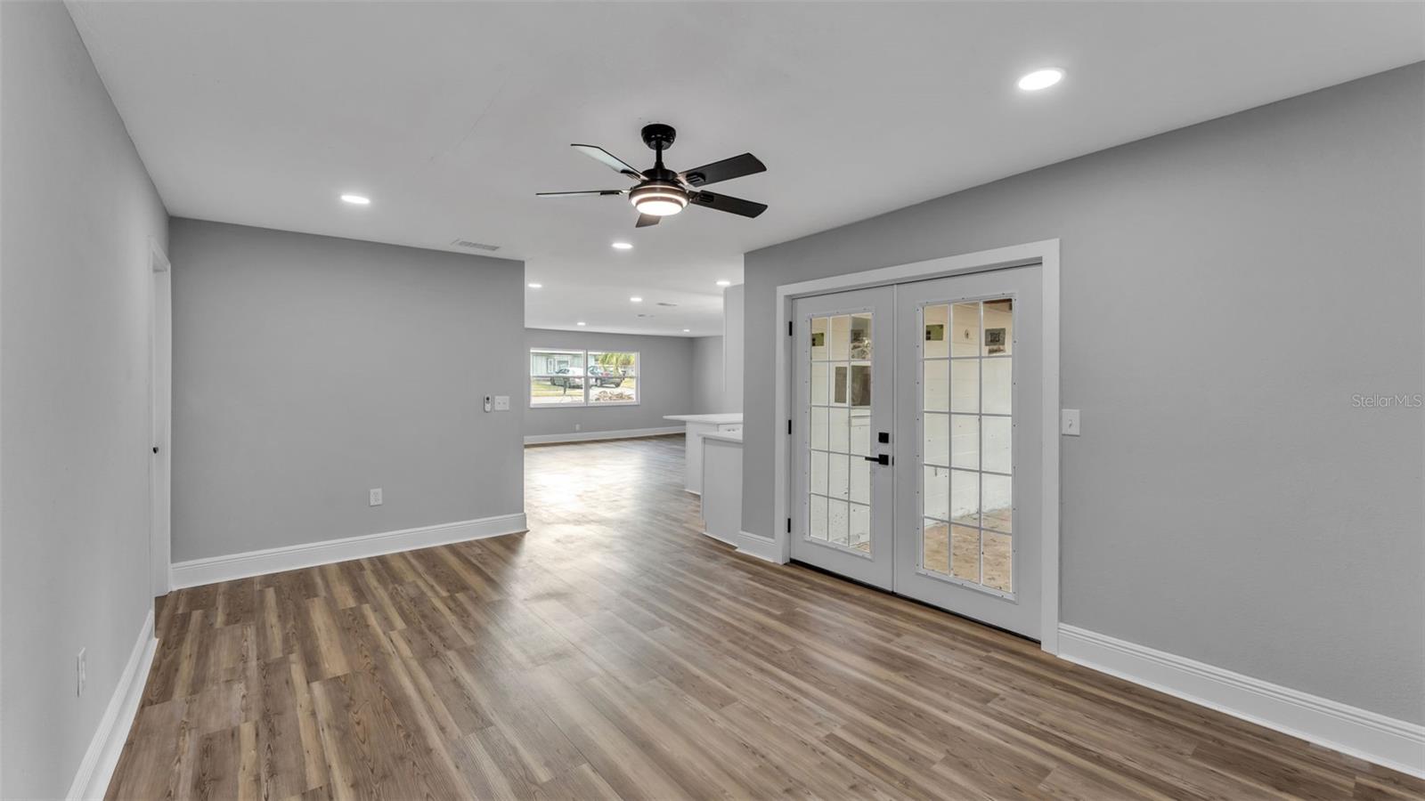 CHRISTINA SHORES - Residential