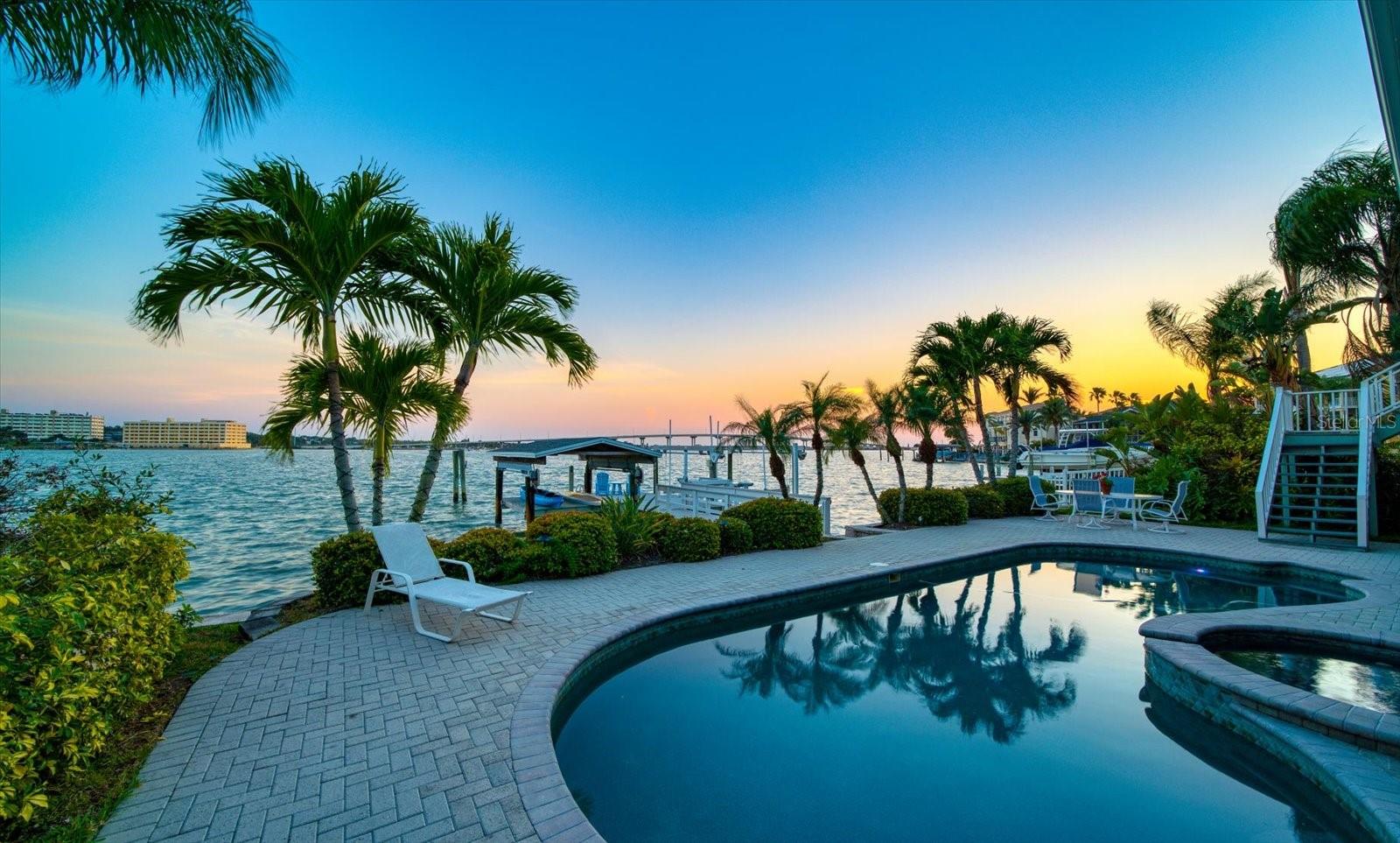 SUNSET BAY - Residential