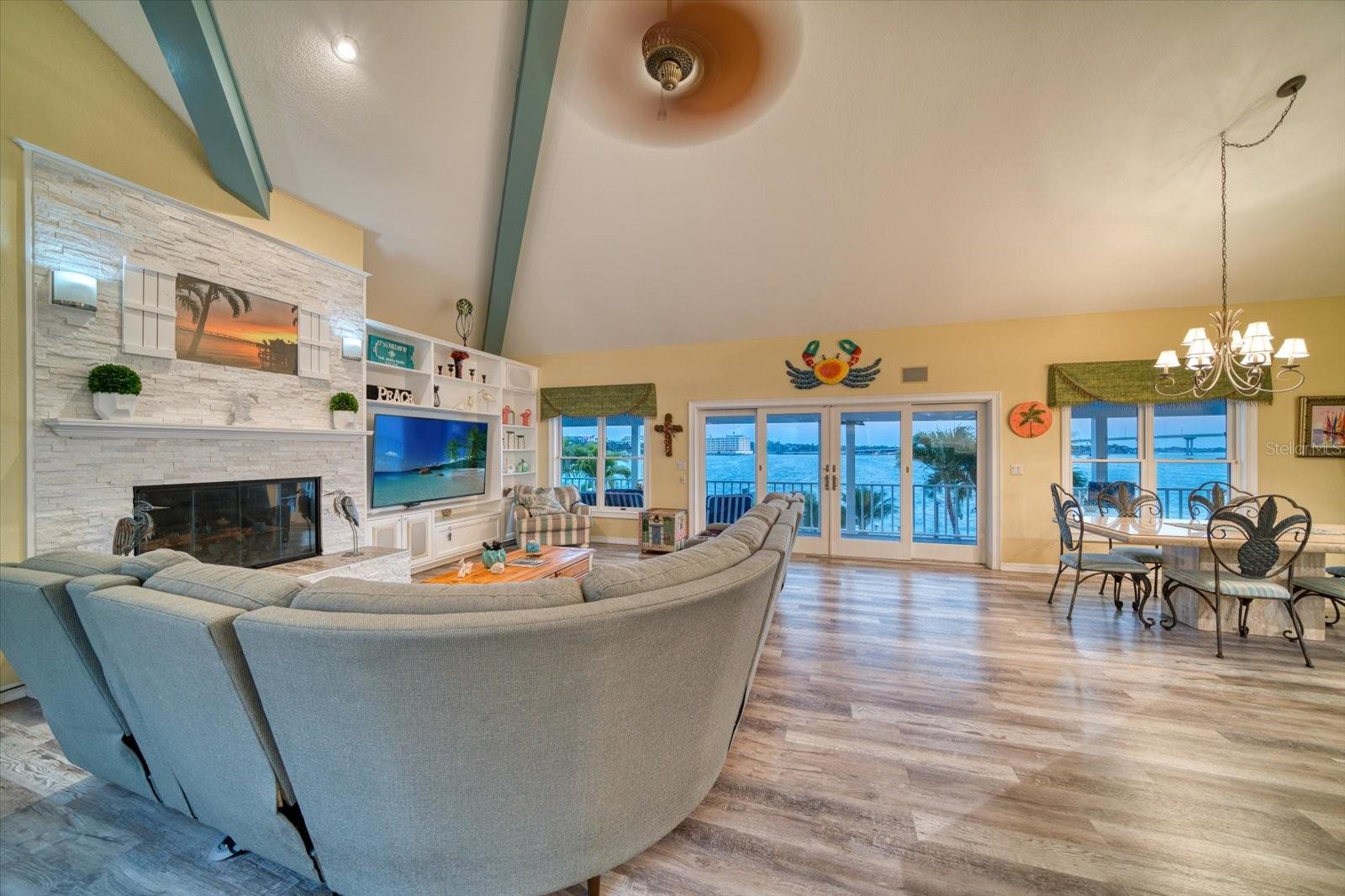 SUNSET BAY - Residential