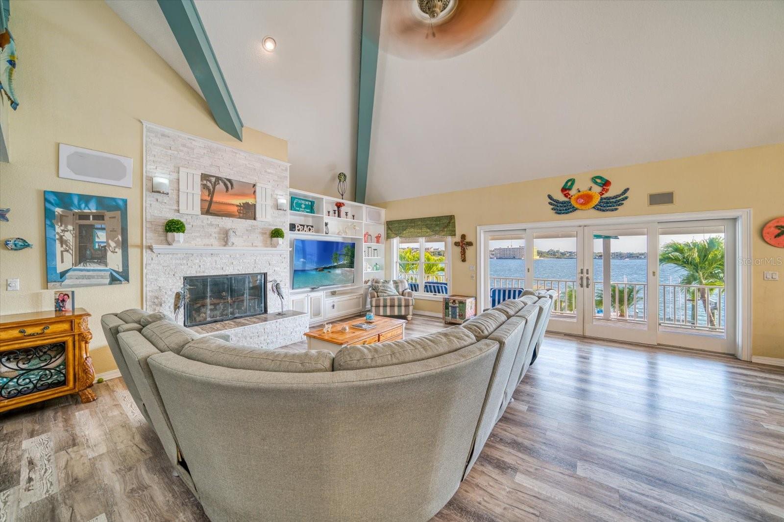 SUNSET BAY - Residential