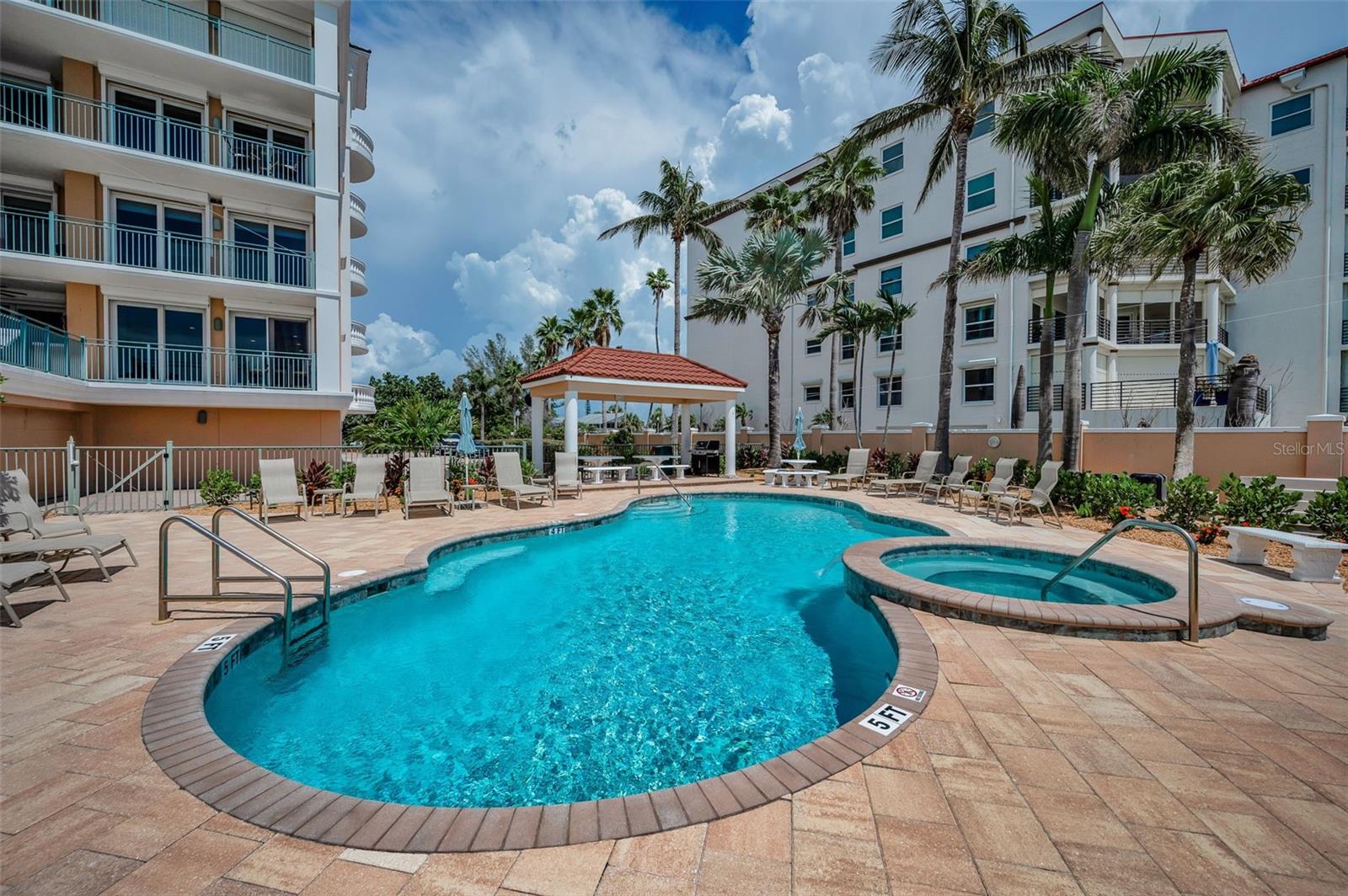 VITTORIA CONDO - Residential