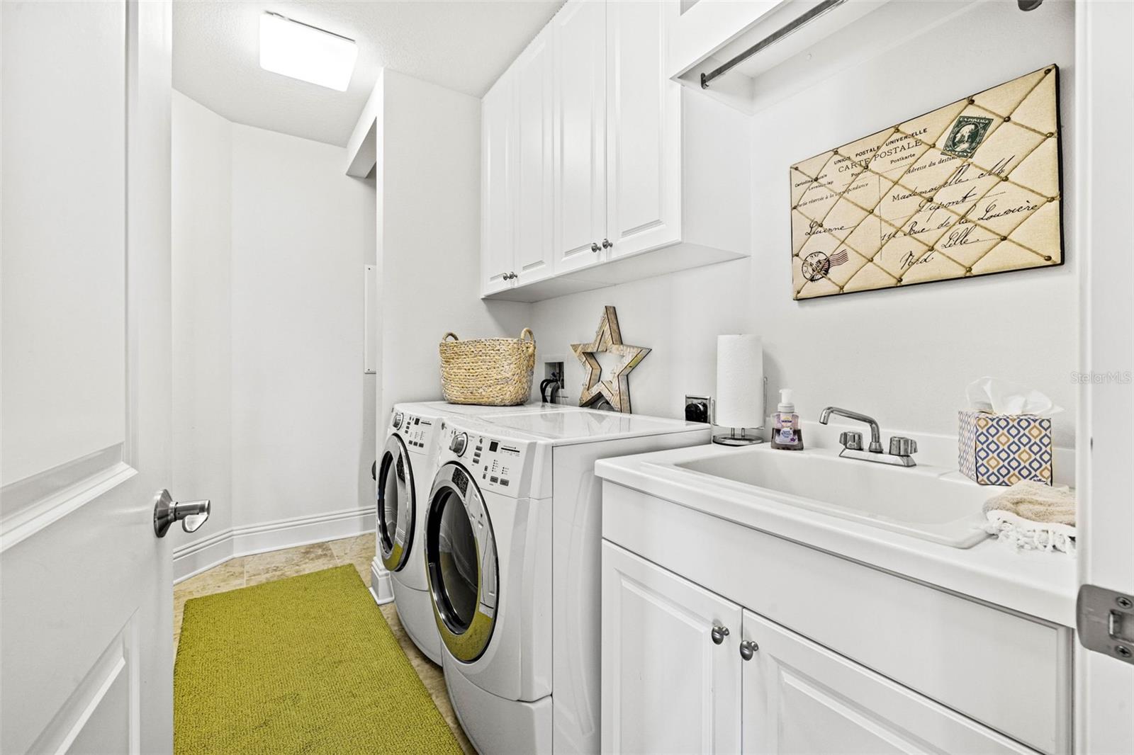 OVATION CONDO PH I - Residential