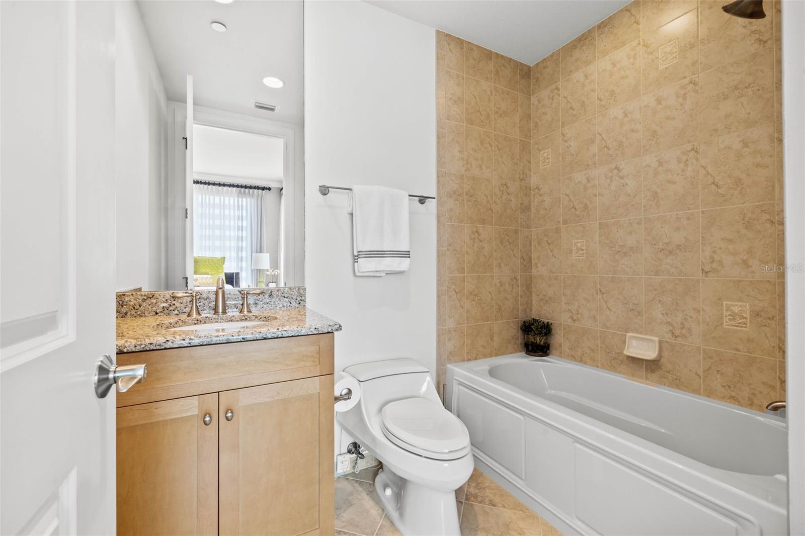 OVATION CONDO PH I - Residential