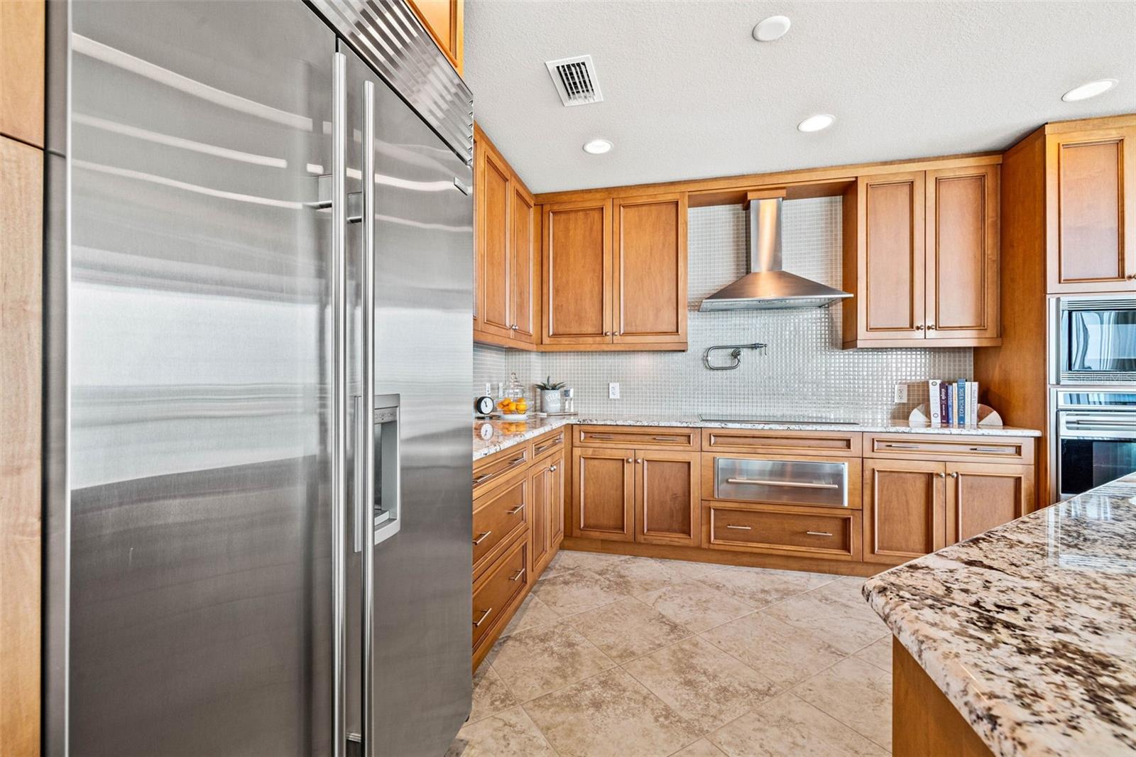 OVATION CONDO PH I - Residential