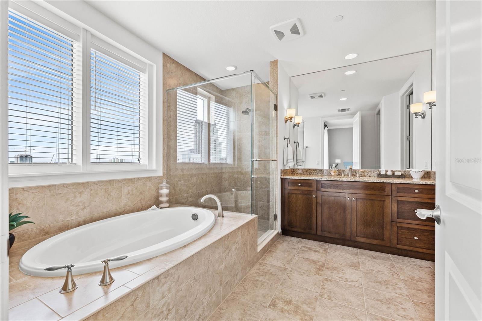 OVATION CONDO PH I - Residential