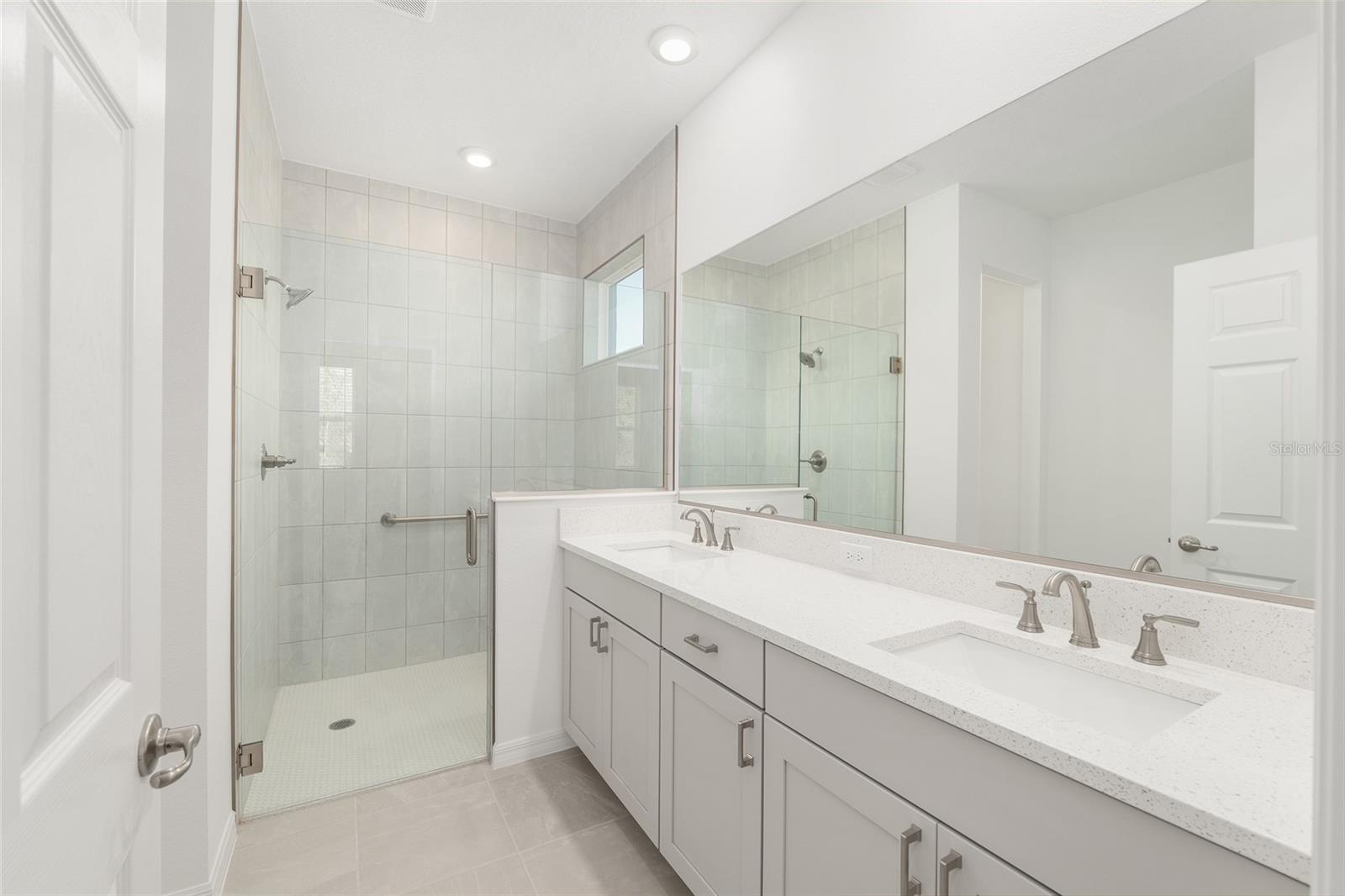 ON TOP OF THE WORLD - Residential