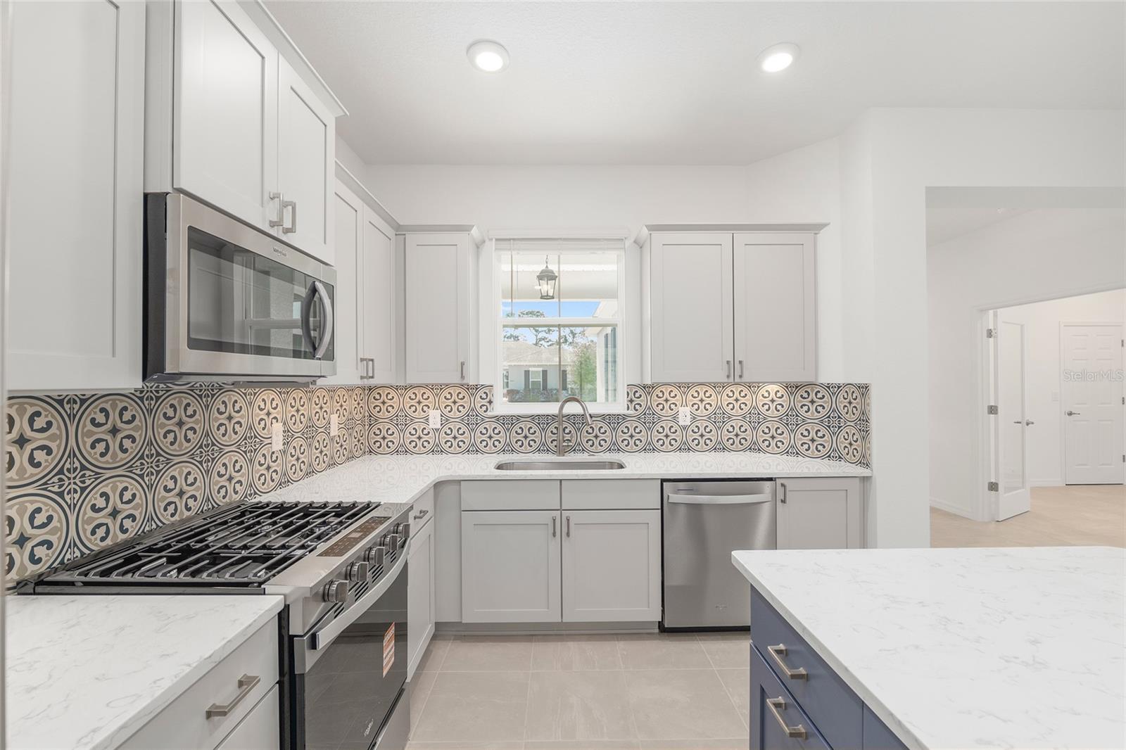 ON TOP OF THE WORLD - Residential