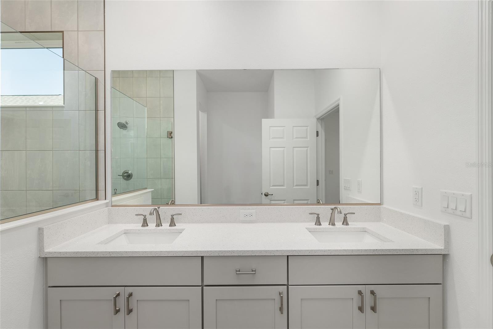 ON TOP OF THE WORLD - Residential