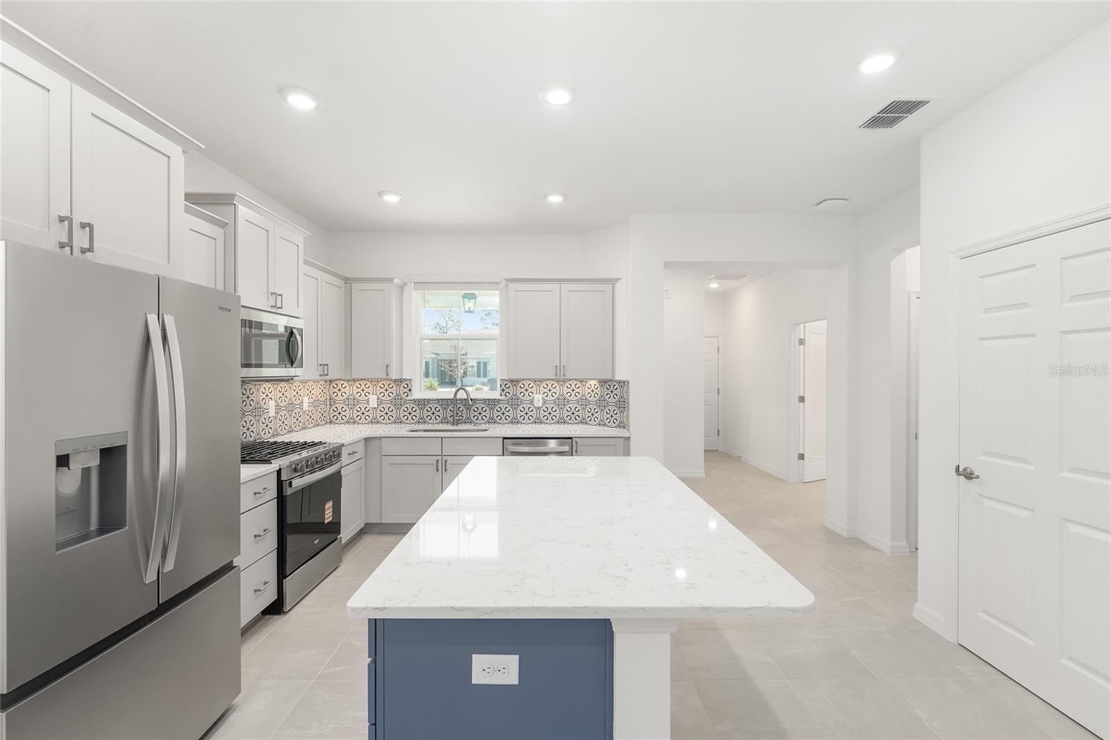 ON TOP OF THE WORLD - Residential