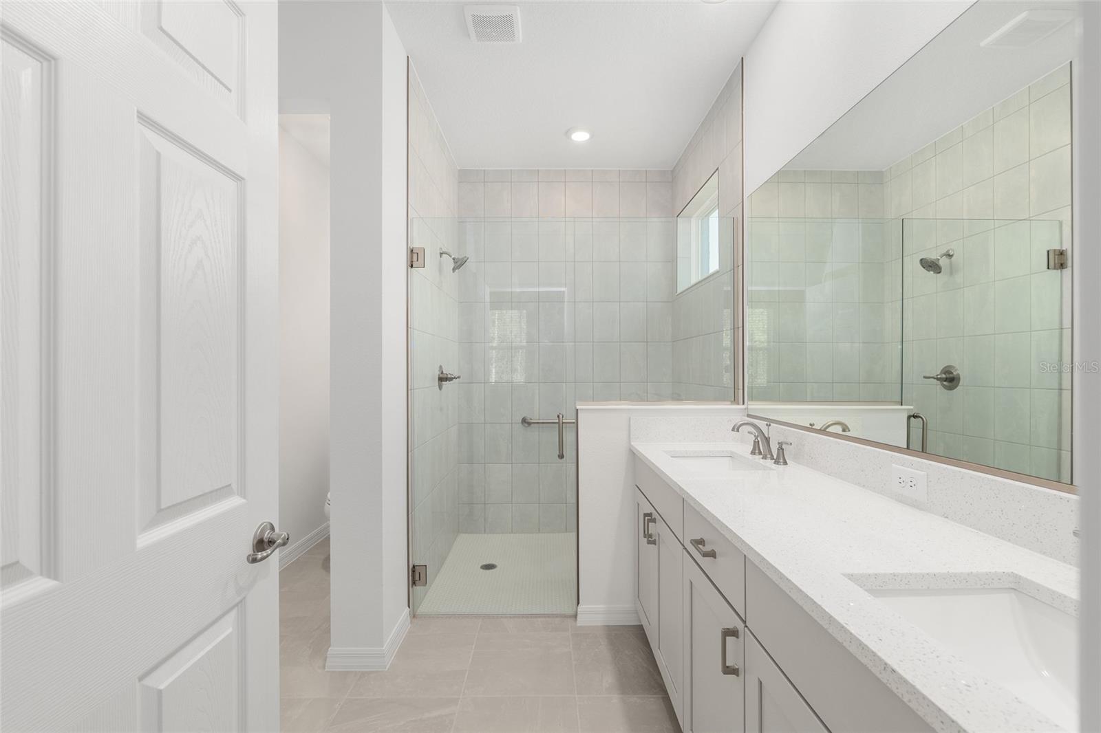 ON TOP OF THE WORLD - Residential