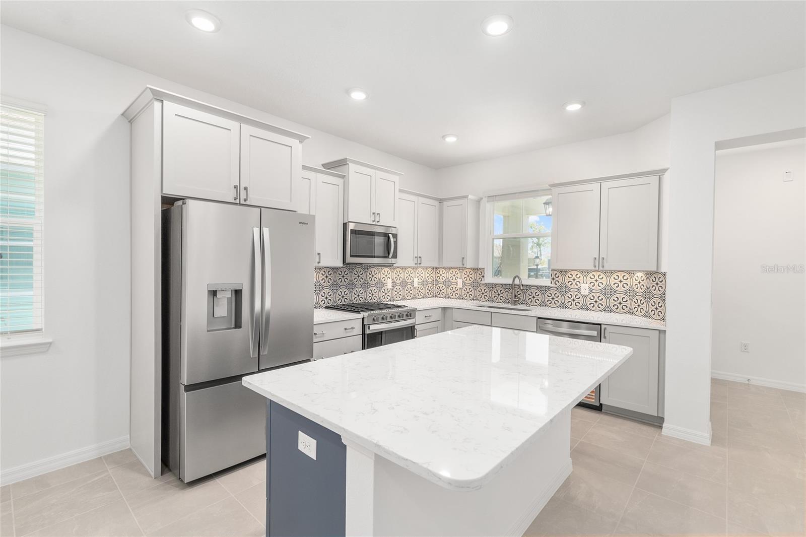 ON TOP OF THE WORLD - Residential