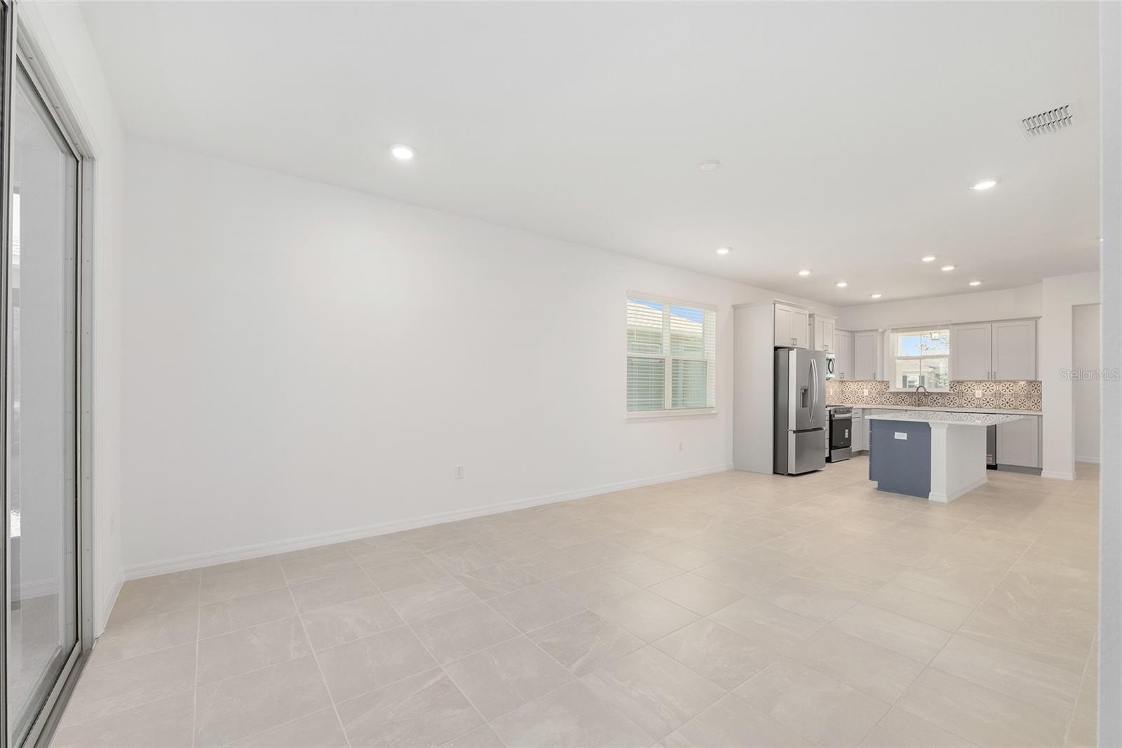 ON TOP OF THE WORLD - Residential