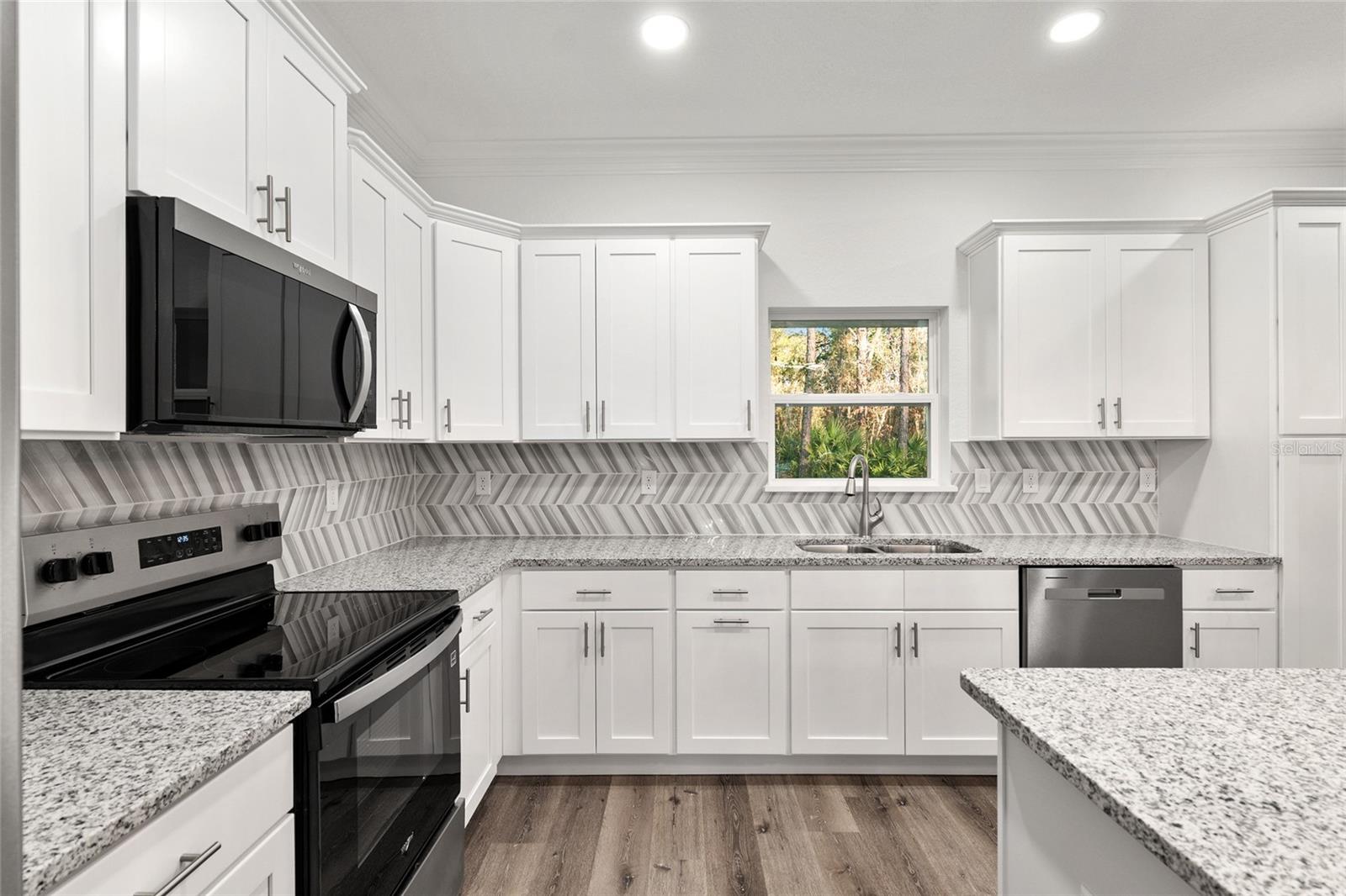 ROLLLING HILLS - Residential