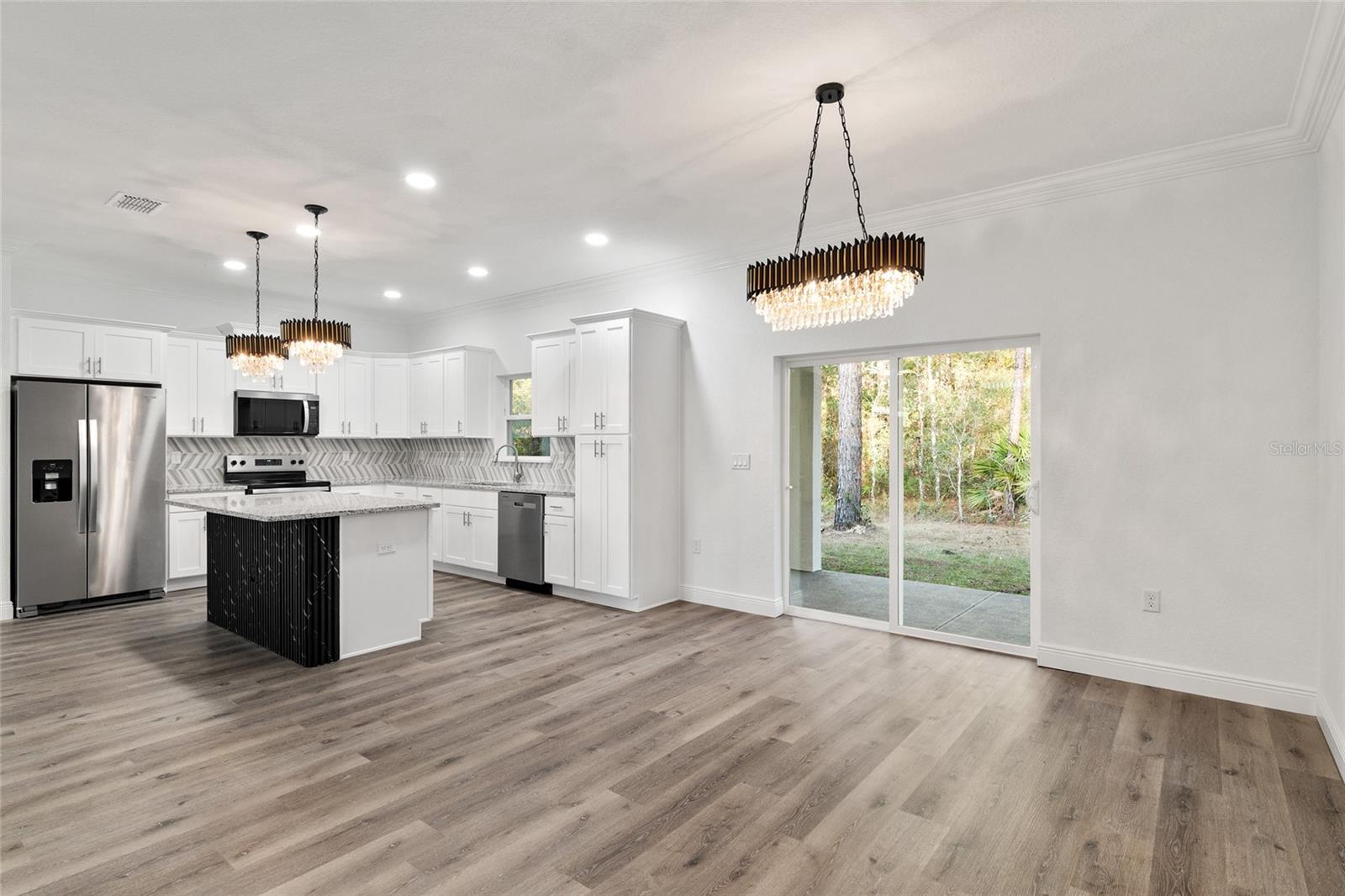 ROLLLING HILLS - Residential