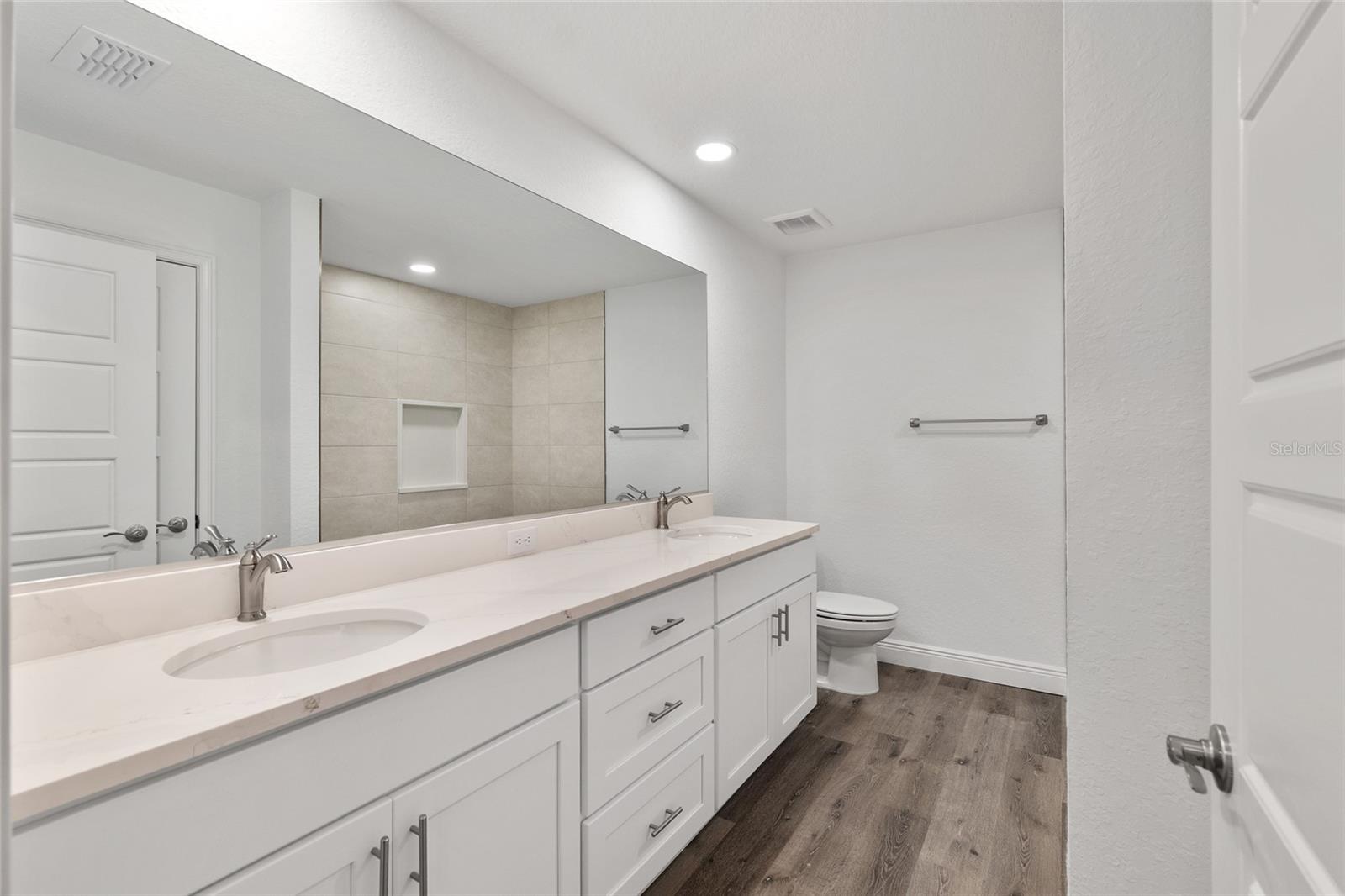 ROLLLING HILLS - Residential