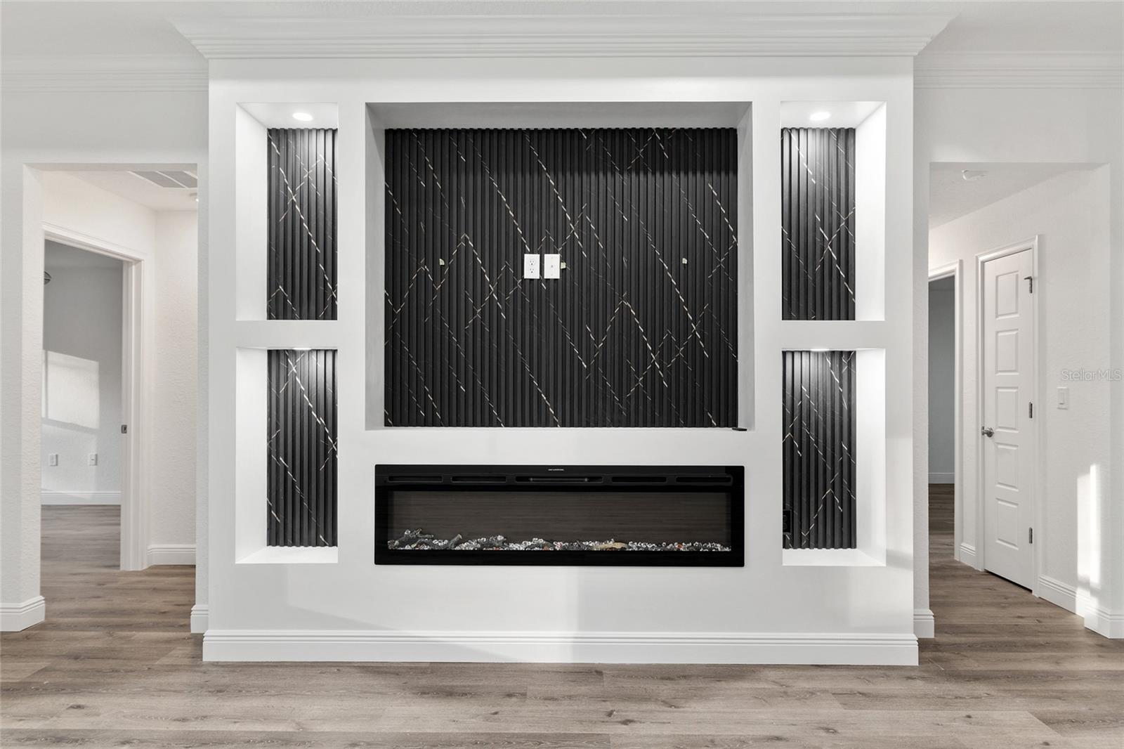 ROLLLING HILLS - Residential