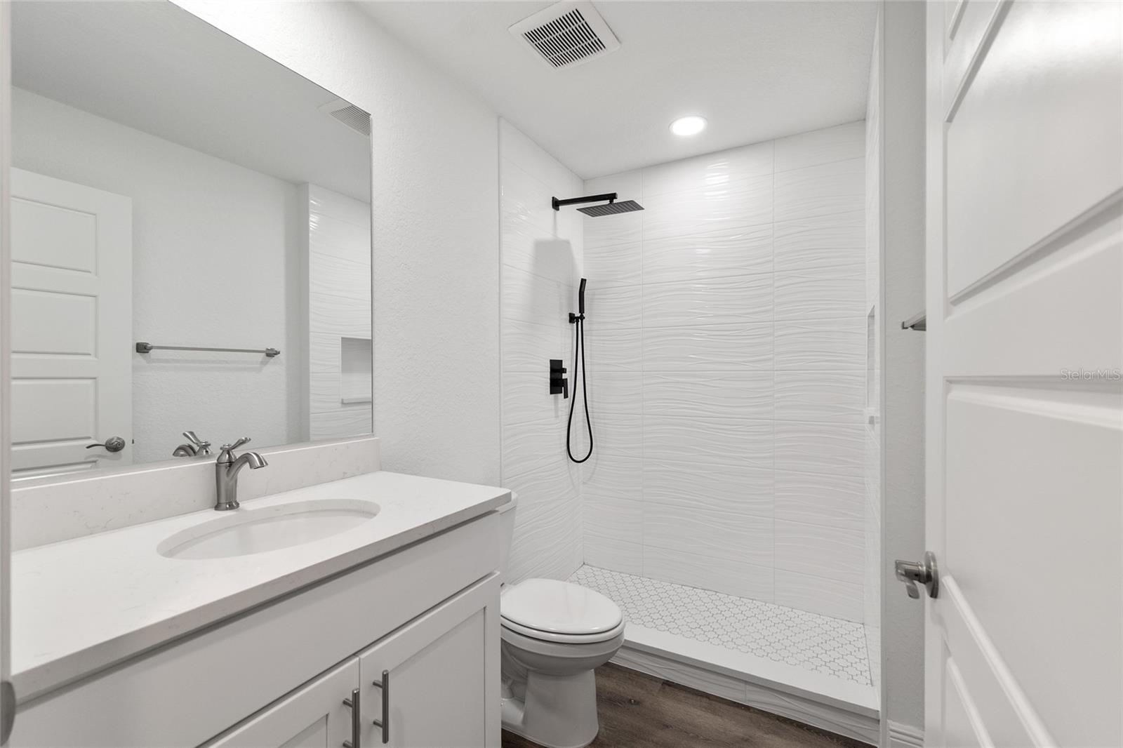 ROLLLING HILLS - Residential