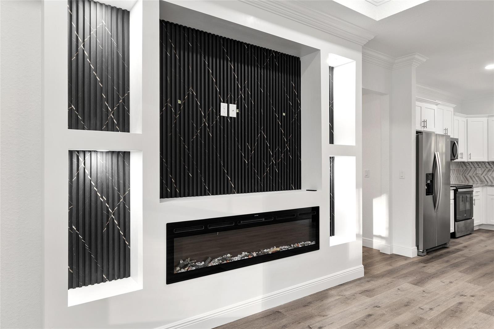 ROLLLING HILLS - Residential