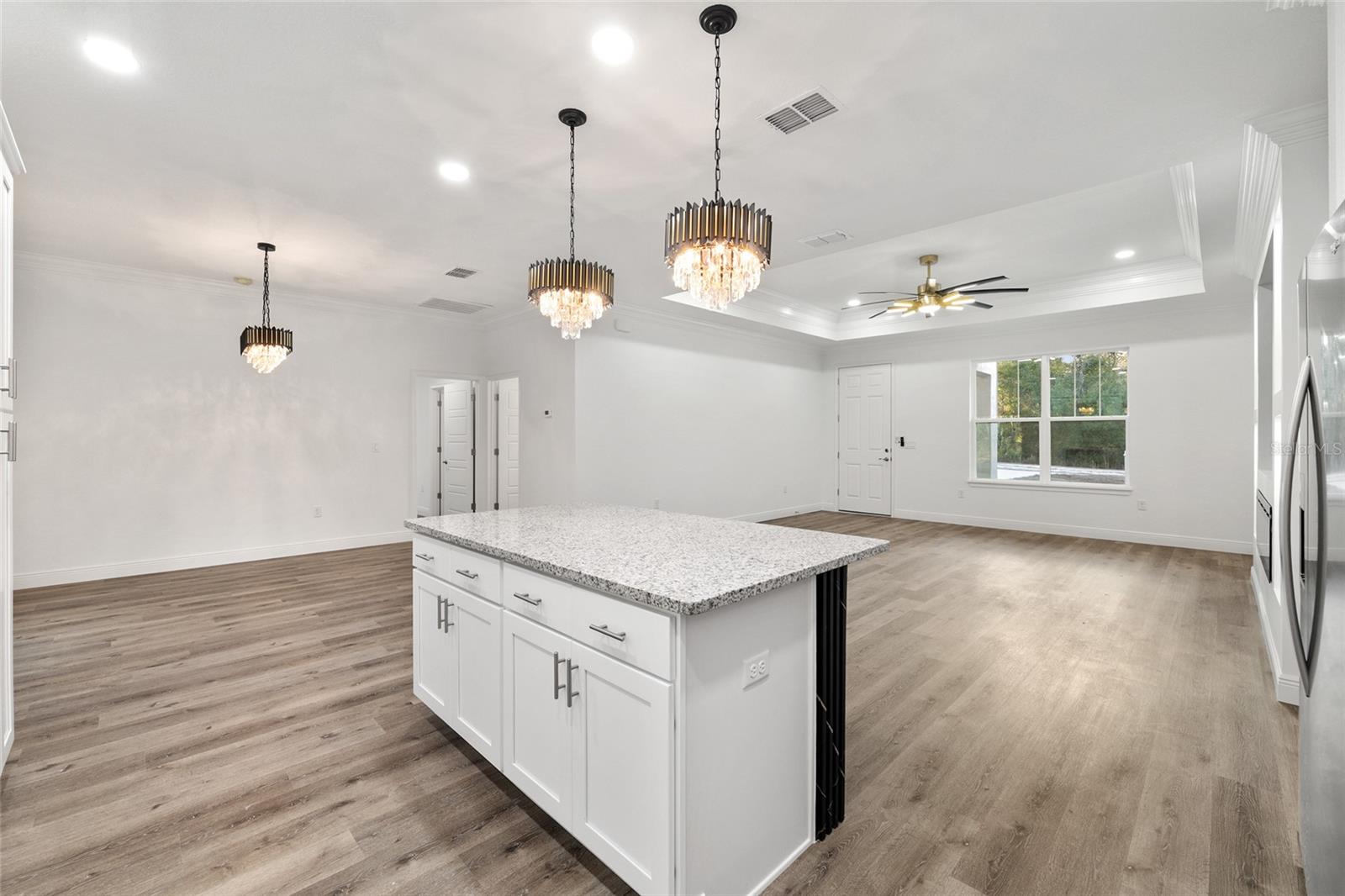 ROLLLING HILLS - Residential