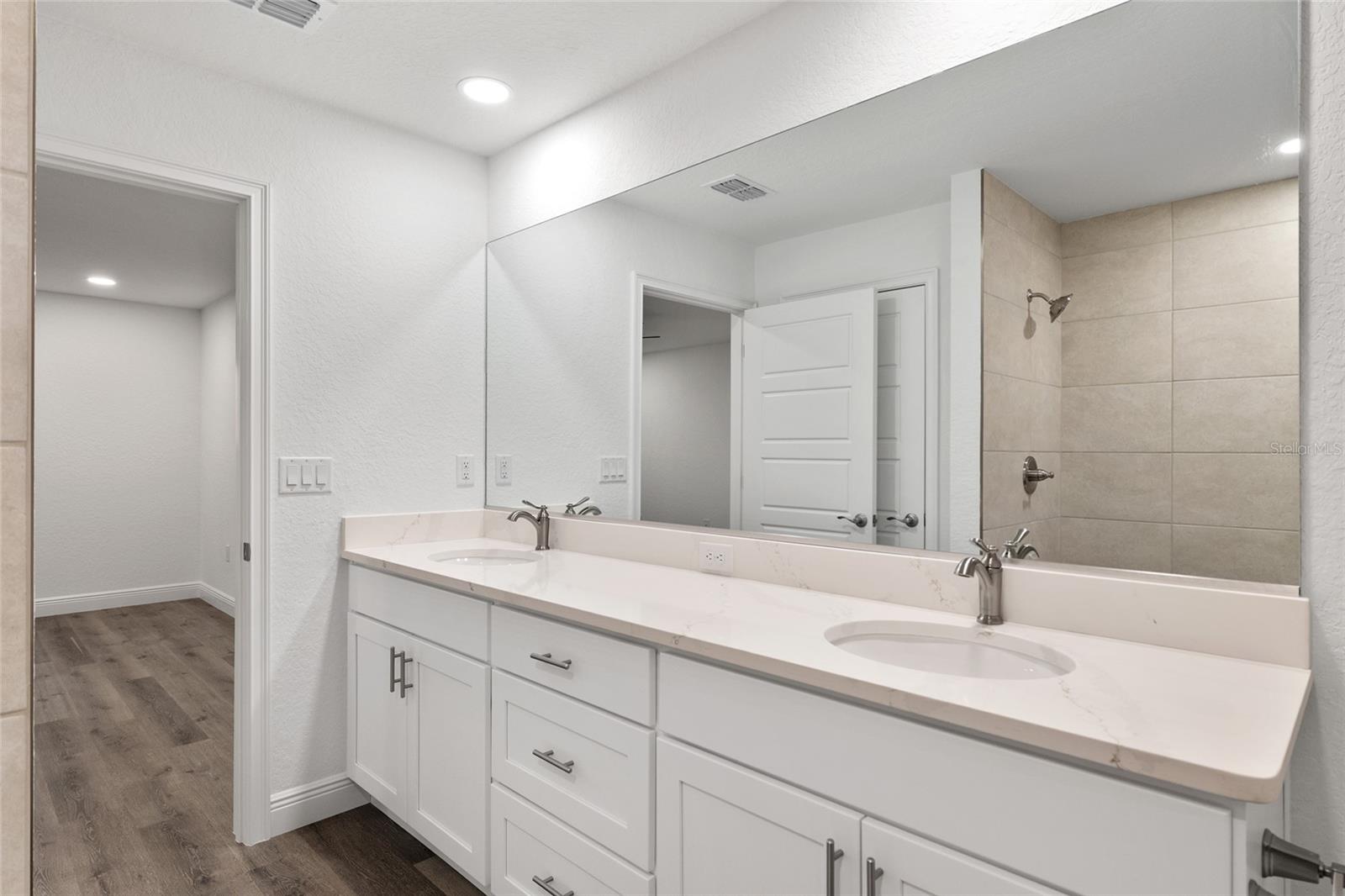 ROLLLING HILLS - Residential