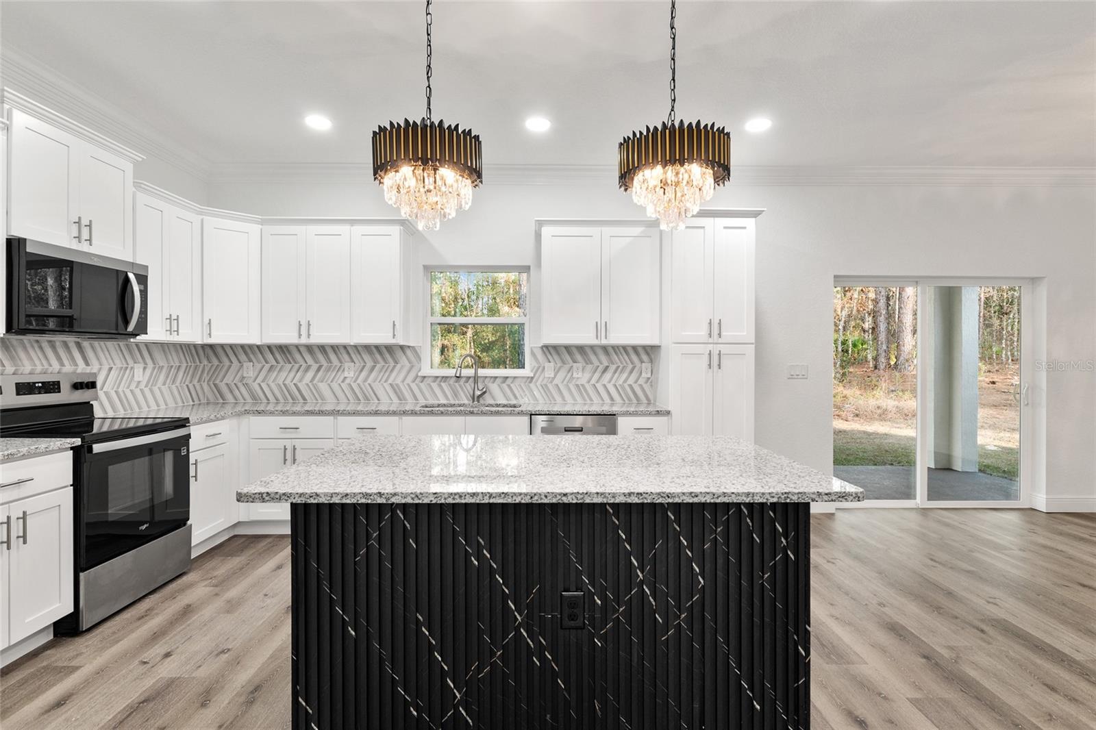 ROLLLING HILLS - Residential