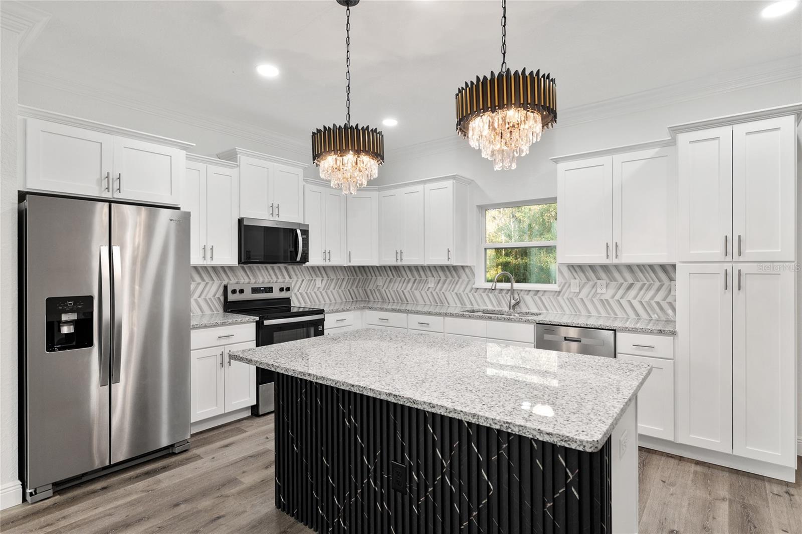 ROLLLING HILLS - Residential