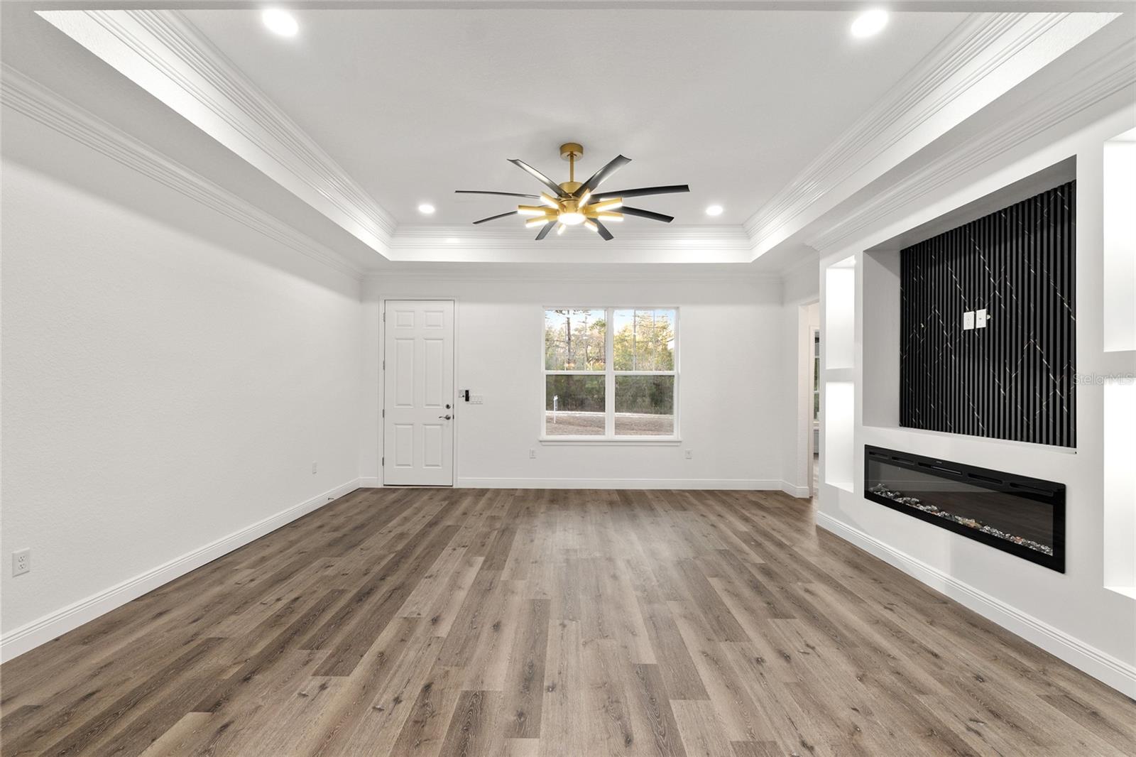 ROLLLING HILLS - Residential