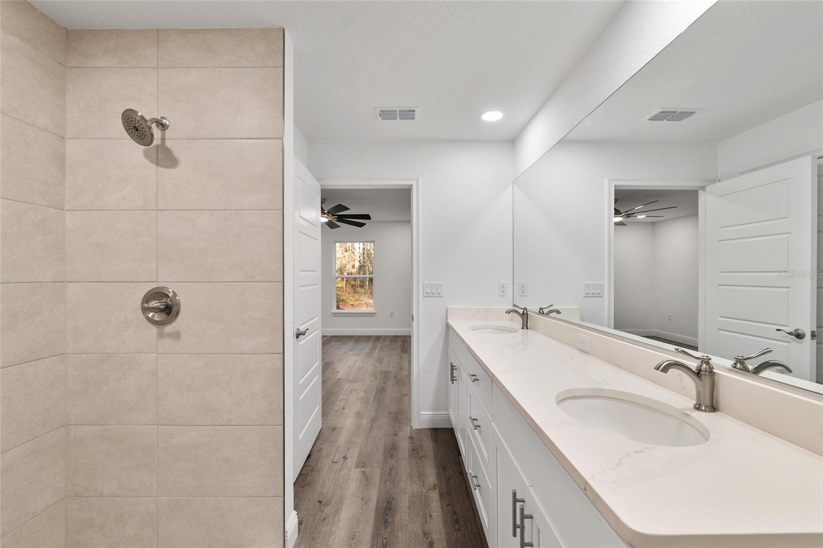 ROLLLING HILLS - Residential