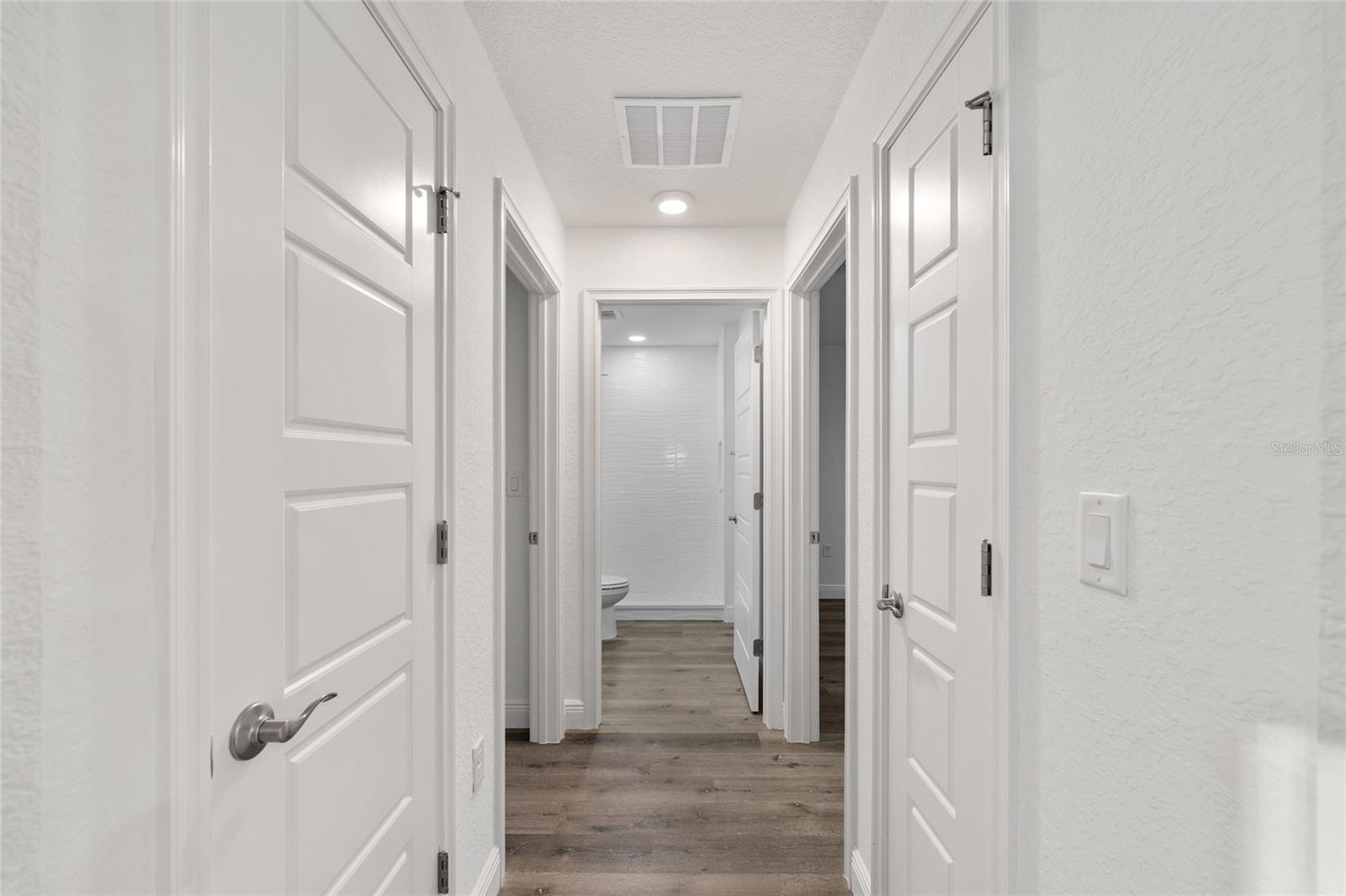 ROLLLING HILLS - Residential