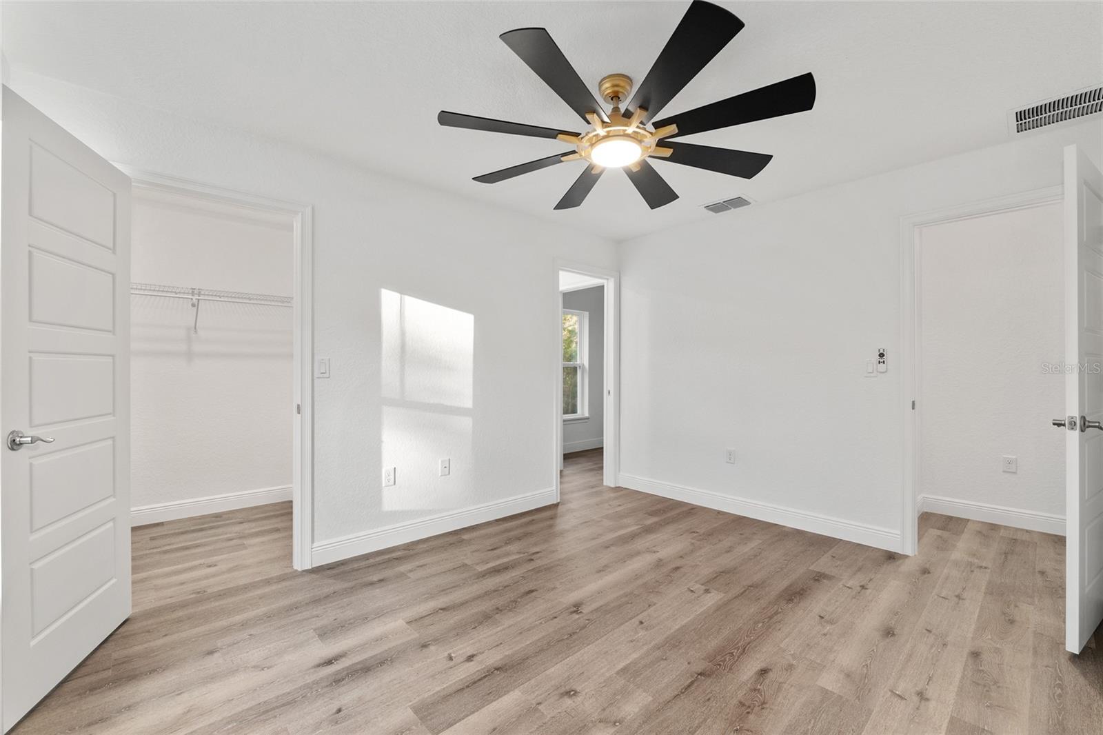 ROLLLING HILLS - Residential