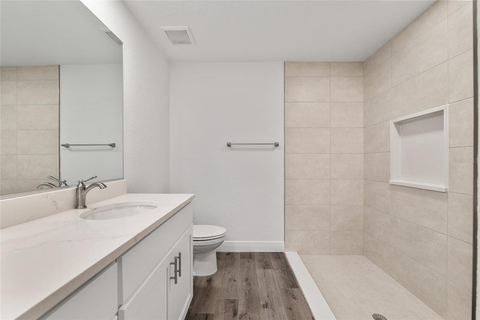 ROLLLING HILLS - Residential