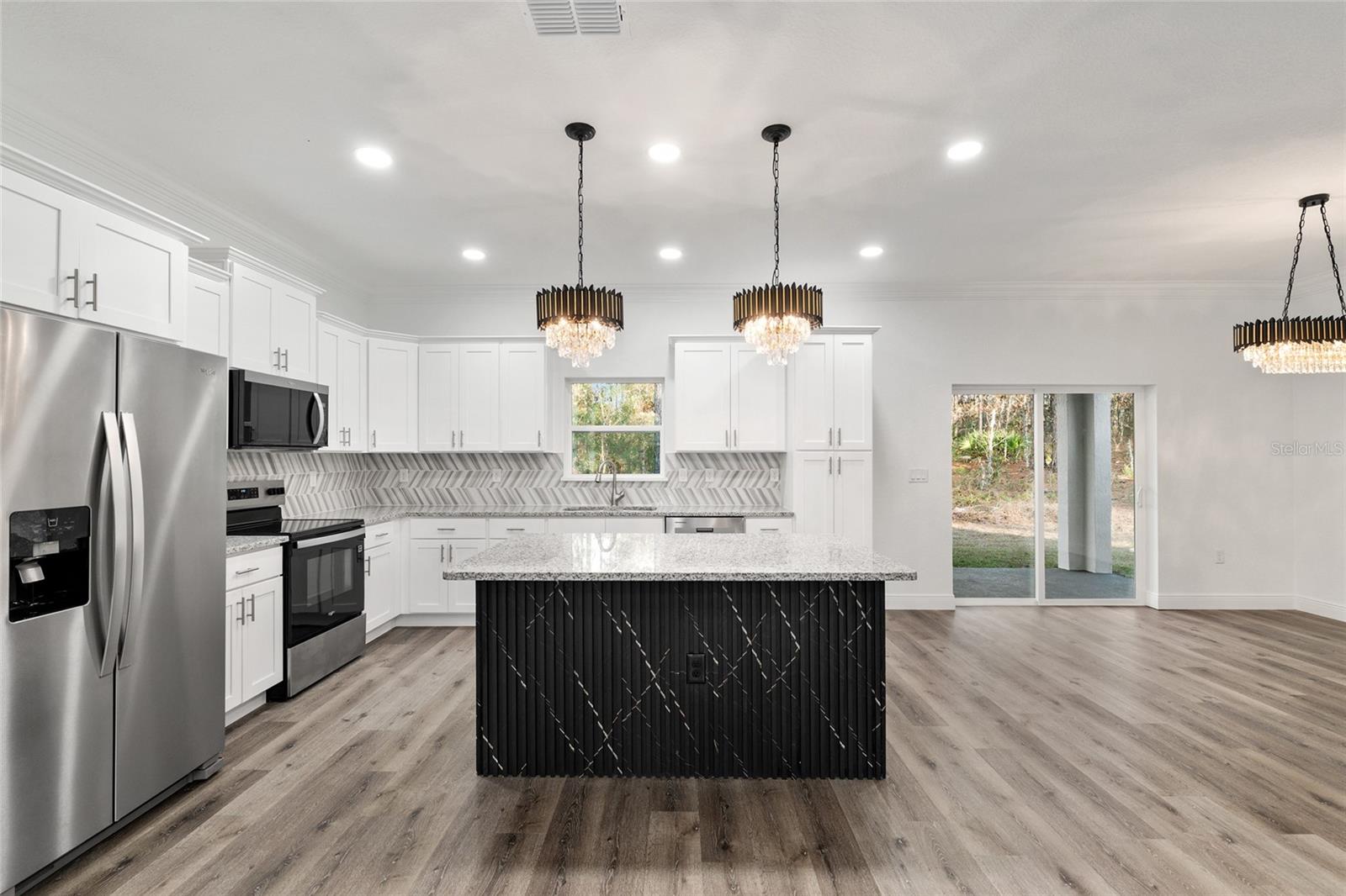 ROLLLING HILLS - Residential