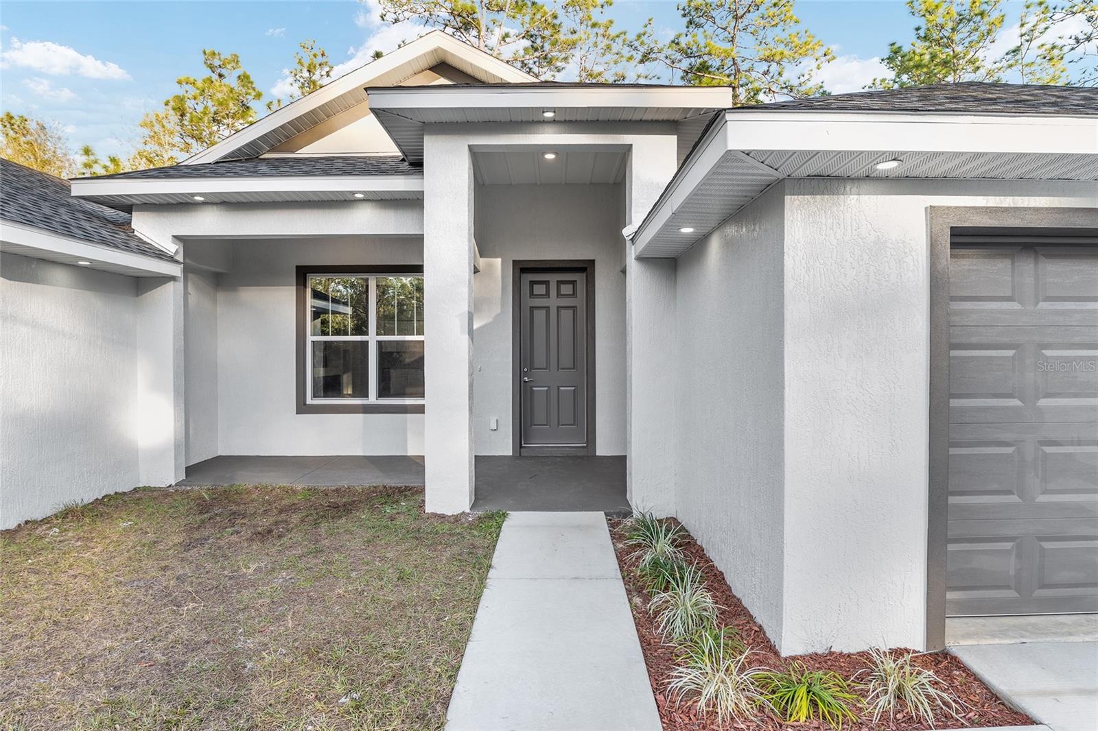 ROLLLING HILLS - Residential