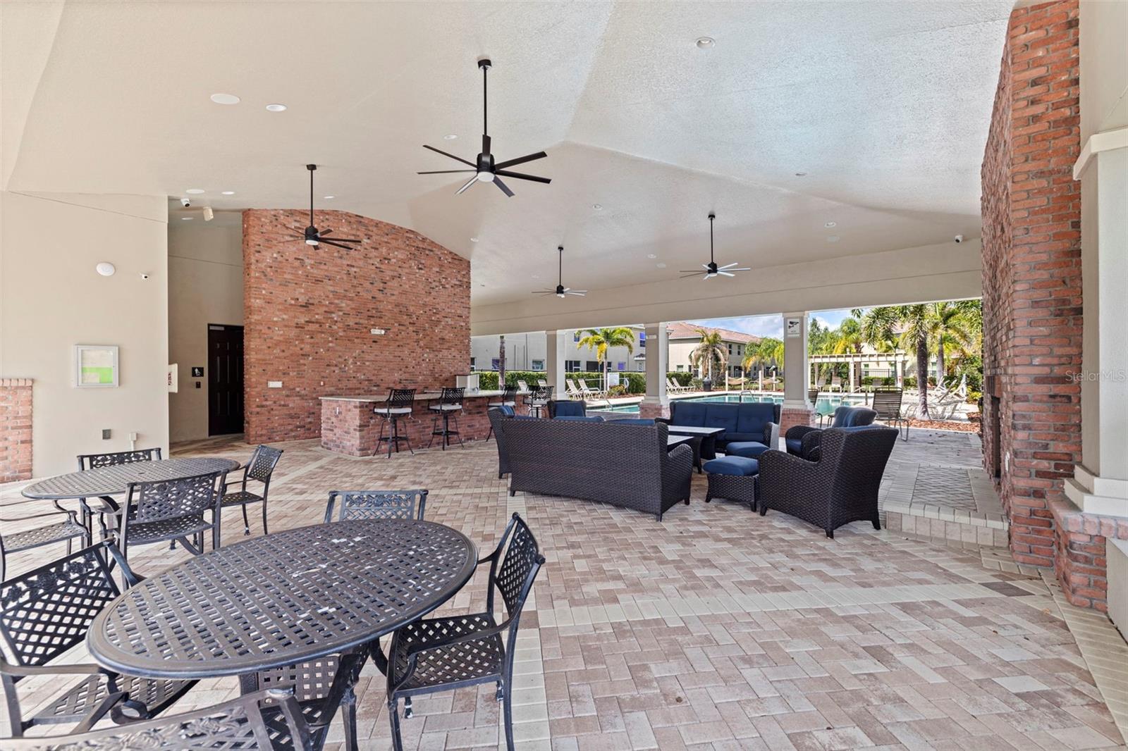 COLONNADE - Residential
