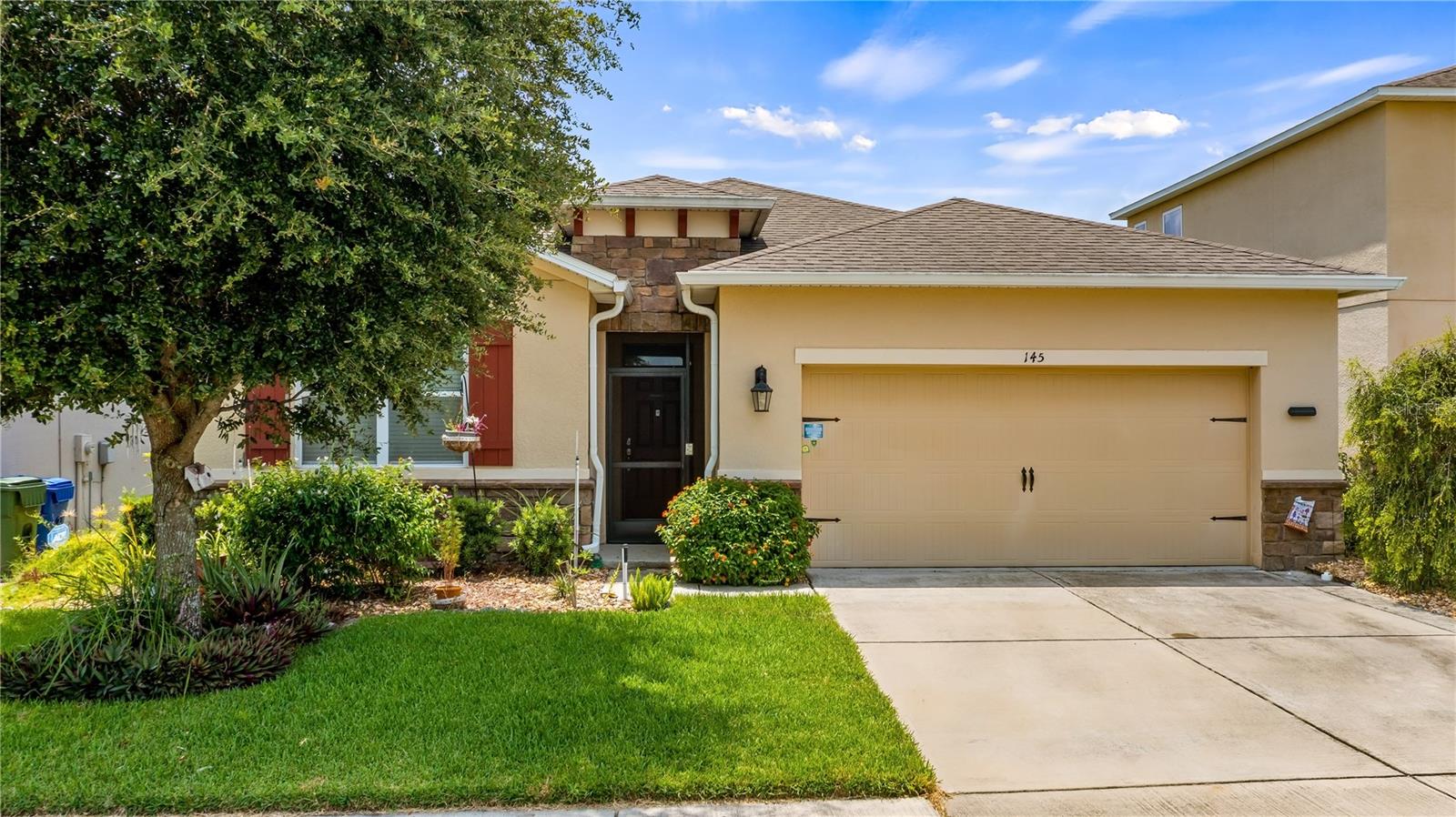 GORGEOUS 4 BEDROOM 2 BATH HOME. GRANITE COUNTER TOPS THROUGHOUT THE KITCHEN AND BATHROOMS. STAINLESS STEEL APPLIANCES, WALK IN PANTRY. LARGE ISLAND IN THIS OPEN FLOOR PLAN HOME. CERAMIC TILE IN THE MAIN LIVING AREAS, CARPET IN THE BEDROOMS, IRRIGATION. BACK YARD IS FENCED, INSIDE LAUNDRY ROOM. NEW MICROWAVE AND DISHWASHER REPLACED JUST SIX MONTHS AGO. THIS HOME HAS A HUGE SCREENED LANAI, GREAT SPOT TO RELAX AND ENJOY YOUR EVENINGS. LOCATED MINUTES FROM SE PLAZA AND DOWNTOWN WINTER HAVEN. LOVELY AREA WITH LIKE HOMES. ONE OWNER HOME - PURCHASED FROM THE BUILDER - D R HORTON. CLOSE TO ALL OF THE ATTRACTIONS GREAT SHOPPING IN THIS LOCATION. A MUST SEE!!!