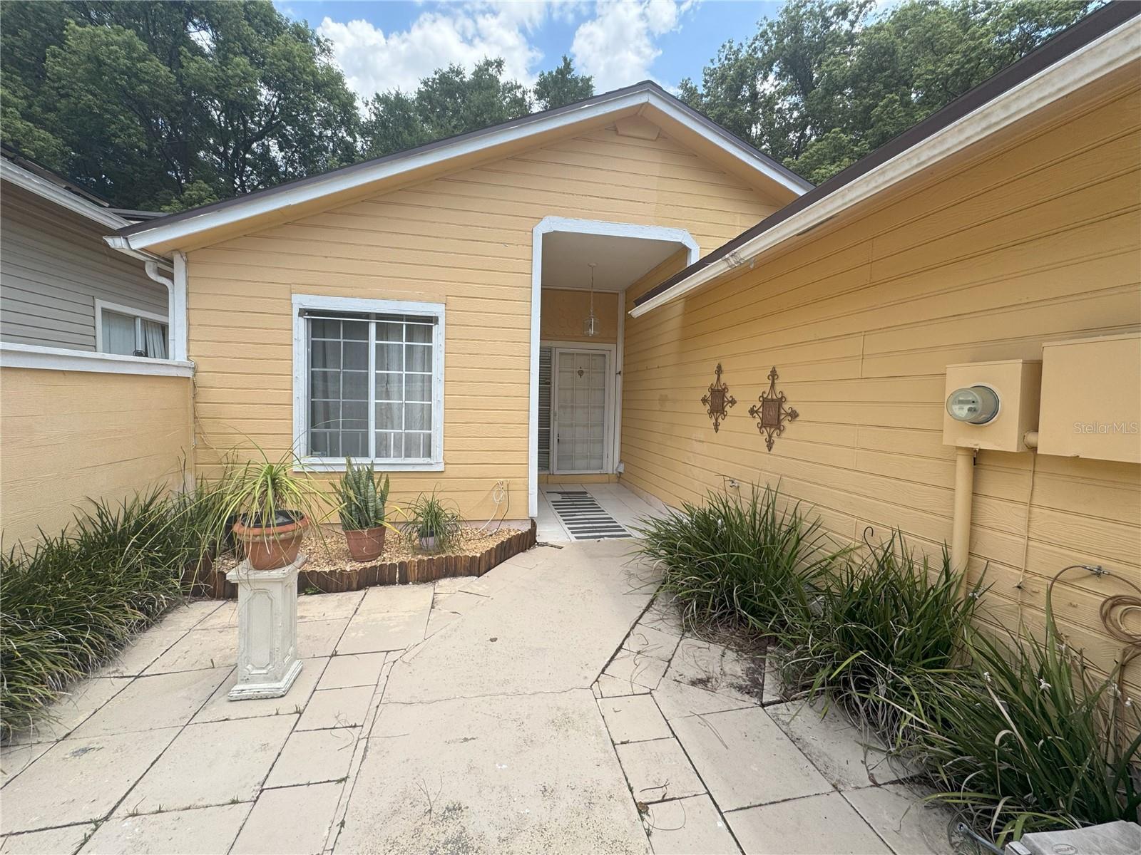 561 PORTLAND CIRCLE