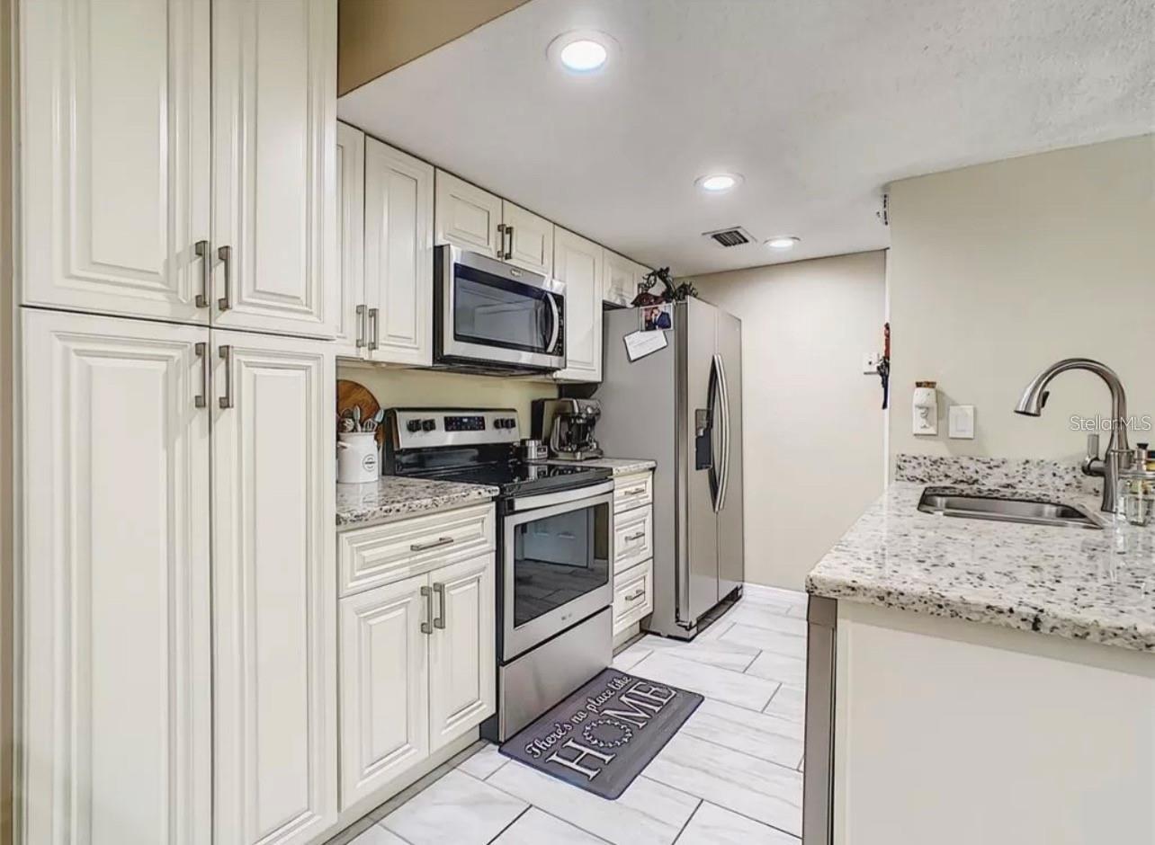 SHADYBROOK VILLAGE CONDO CB3/68 AMD OR - Residential Lease