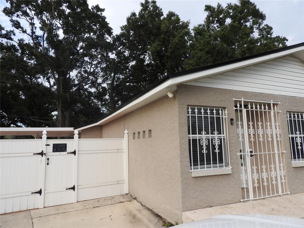 Photo of 2729 Bel Aire Circle, Tampa, FL 33614 (MLS # TB8427198)