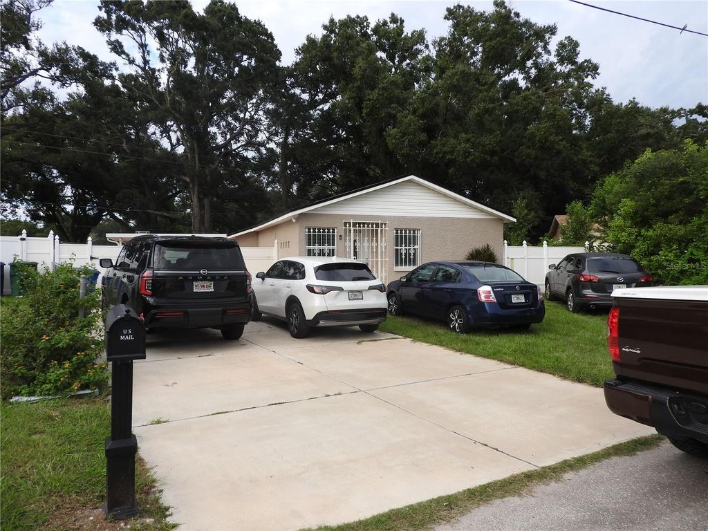 Photo of 2729 Bel Aire Circle, Tampa, FL 33614 (MLS # TB8427198)