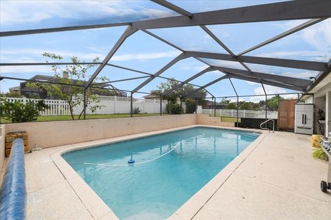 A home in WINTER HAVEN