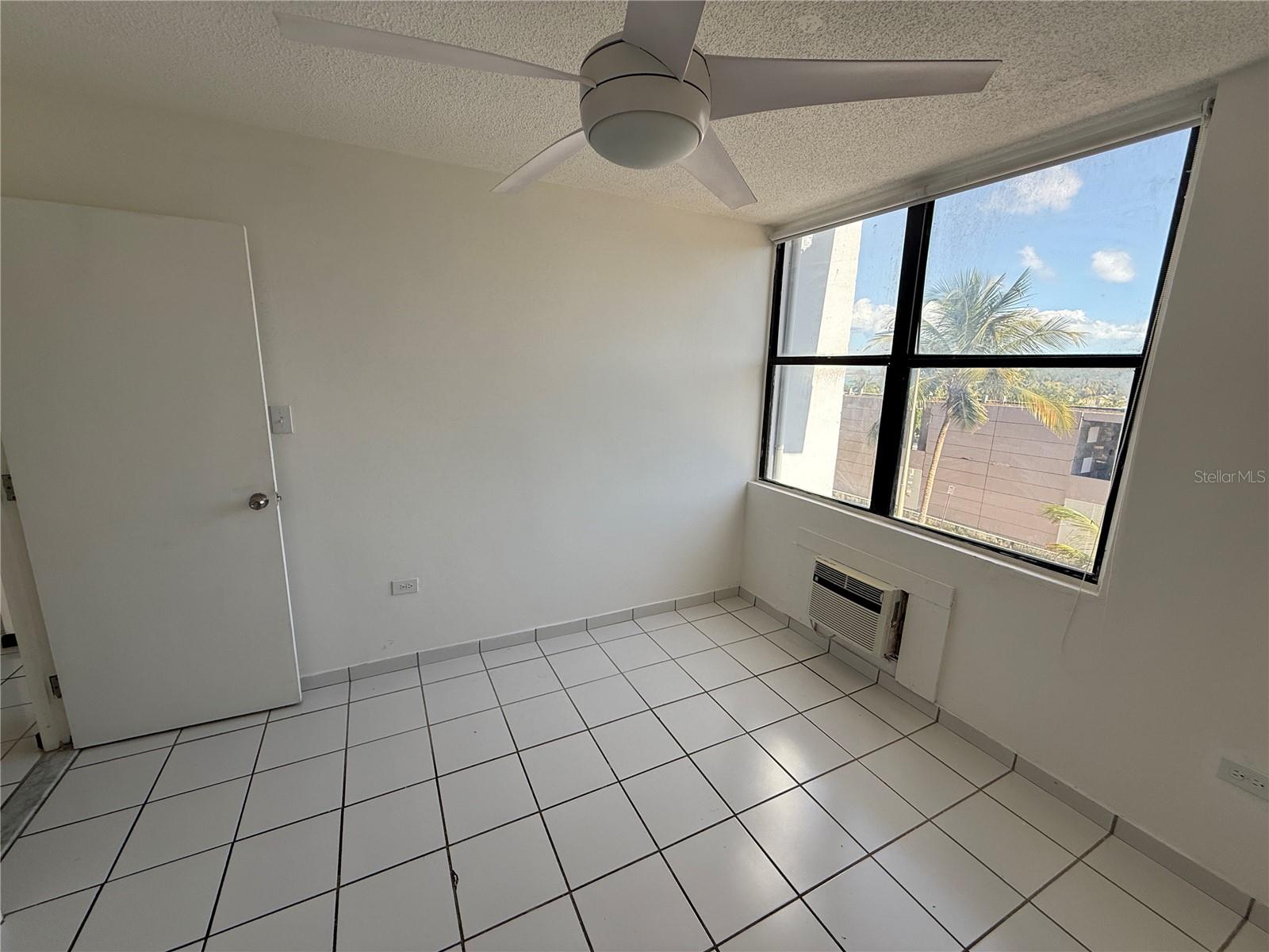 CONDOMINIUM WALDORF TOWER - Residential