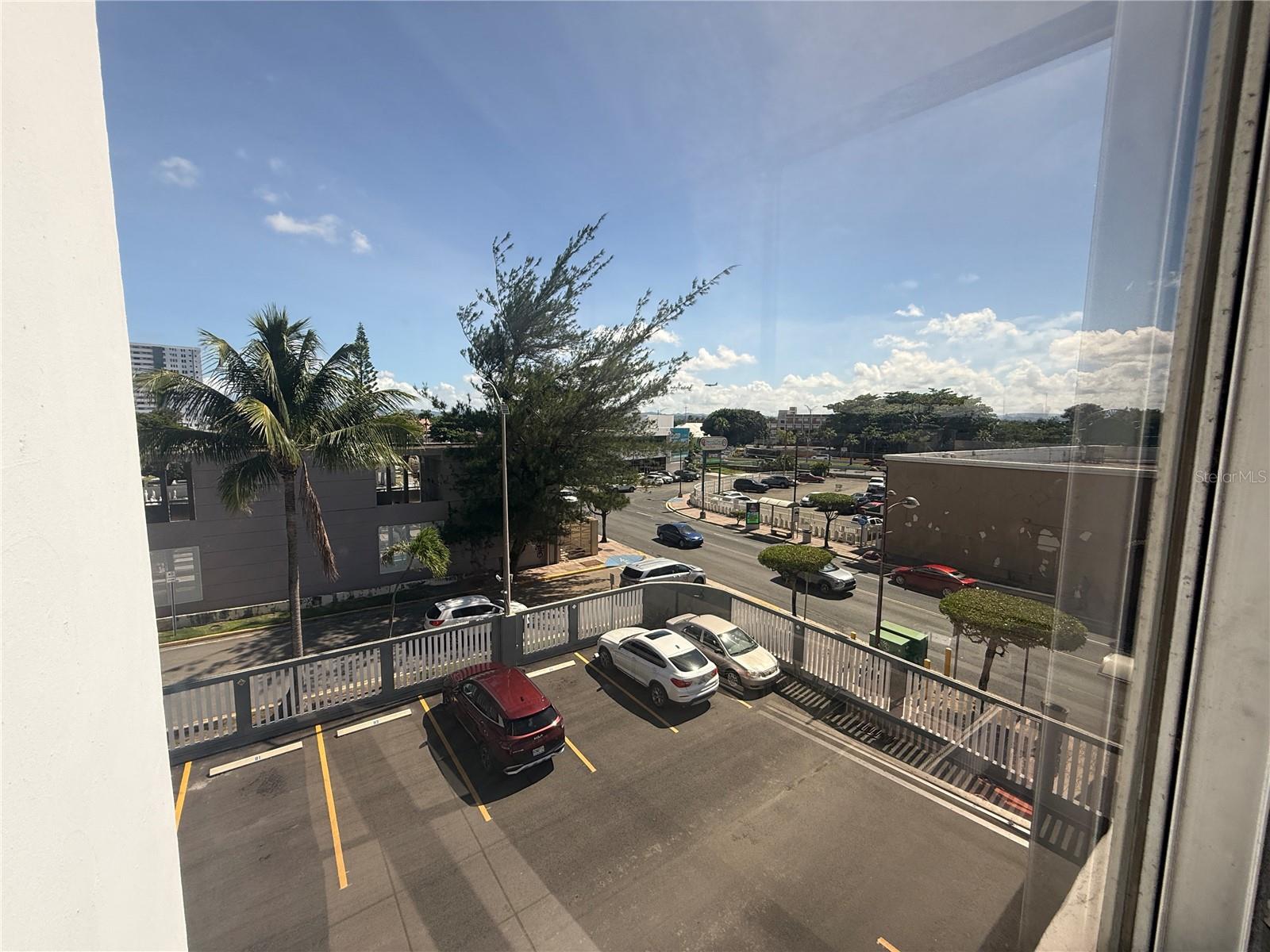 CONDOMINIUM WALDORF TOWER - Residential