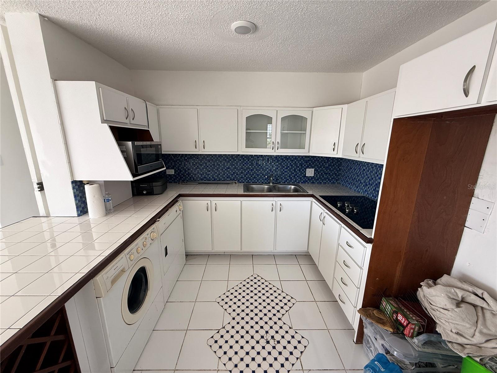 CONDOMINIUM WALDORF TOWER - Residential