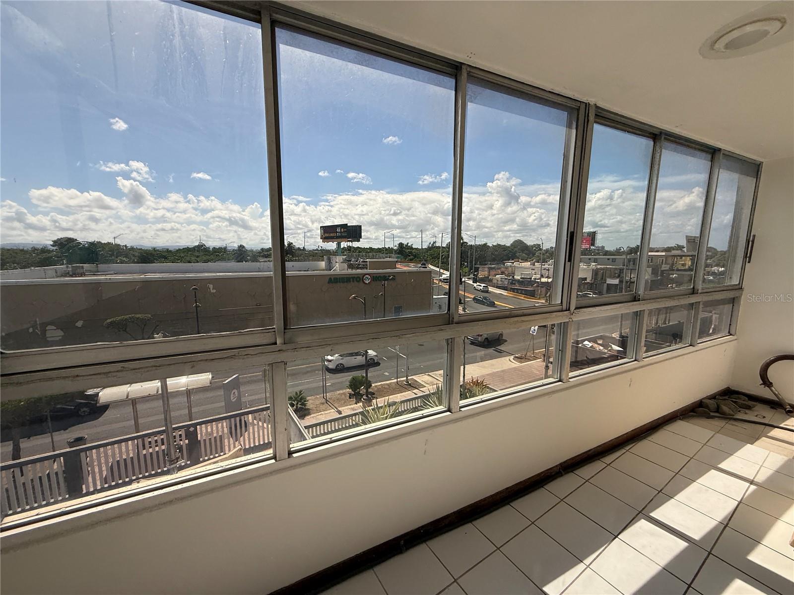 CONDOMINIUM WALDORF TOWER - Residential