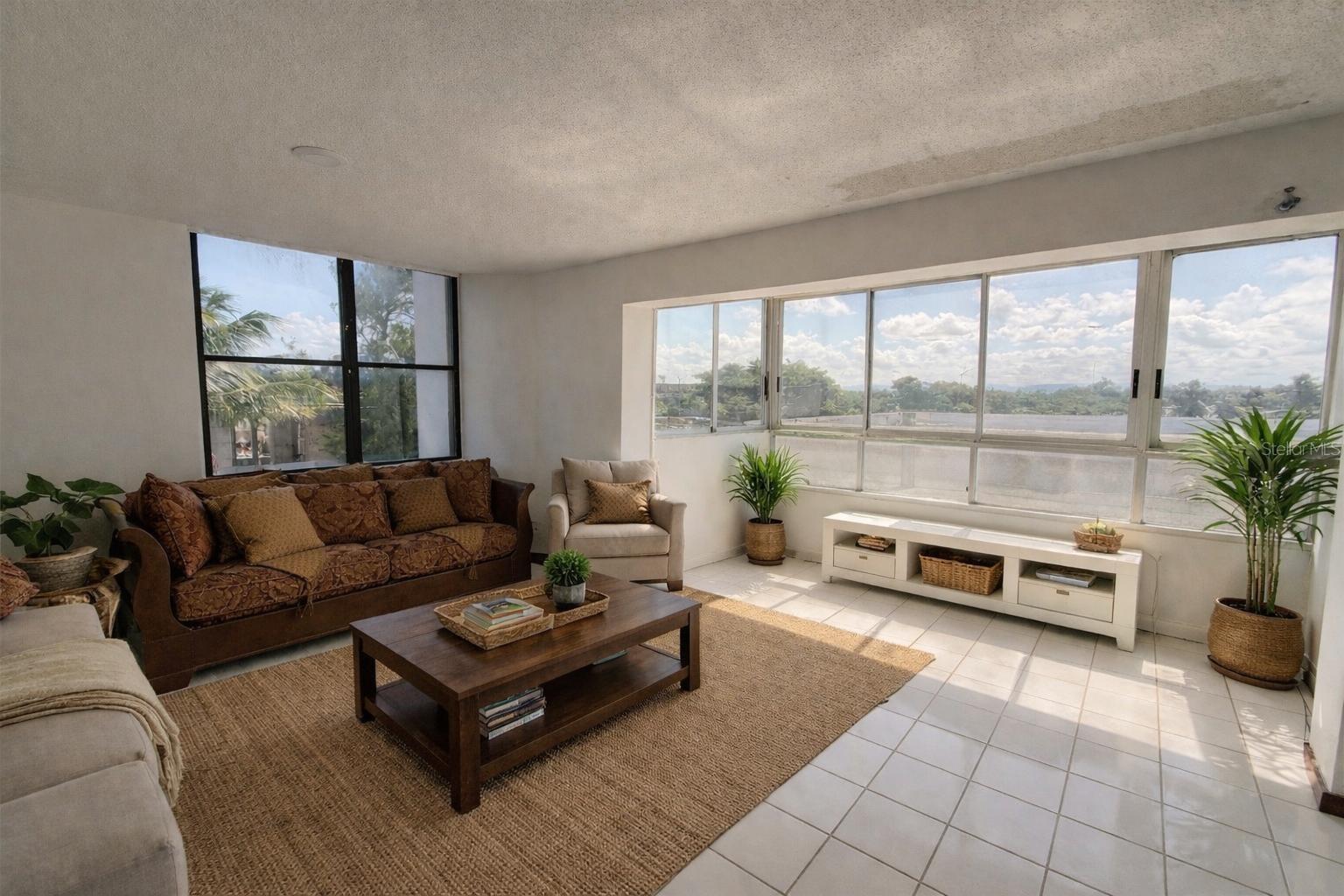 CONDOMINIUM WALDORF TOWER - Residential