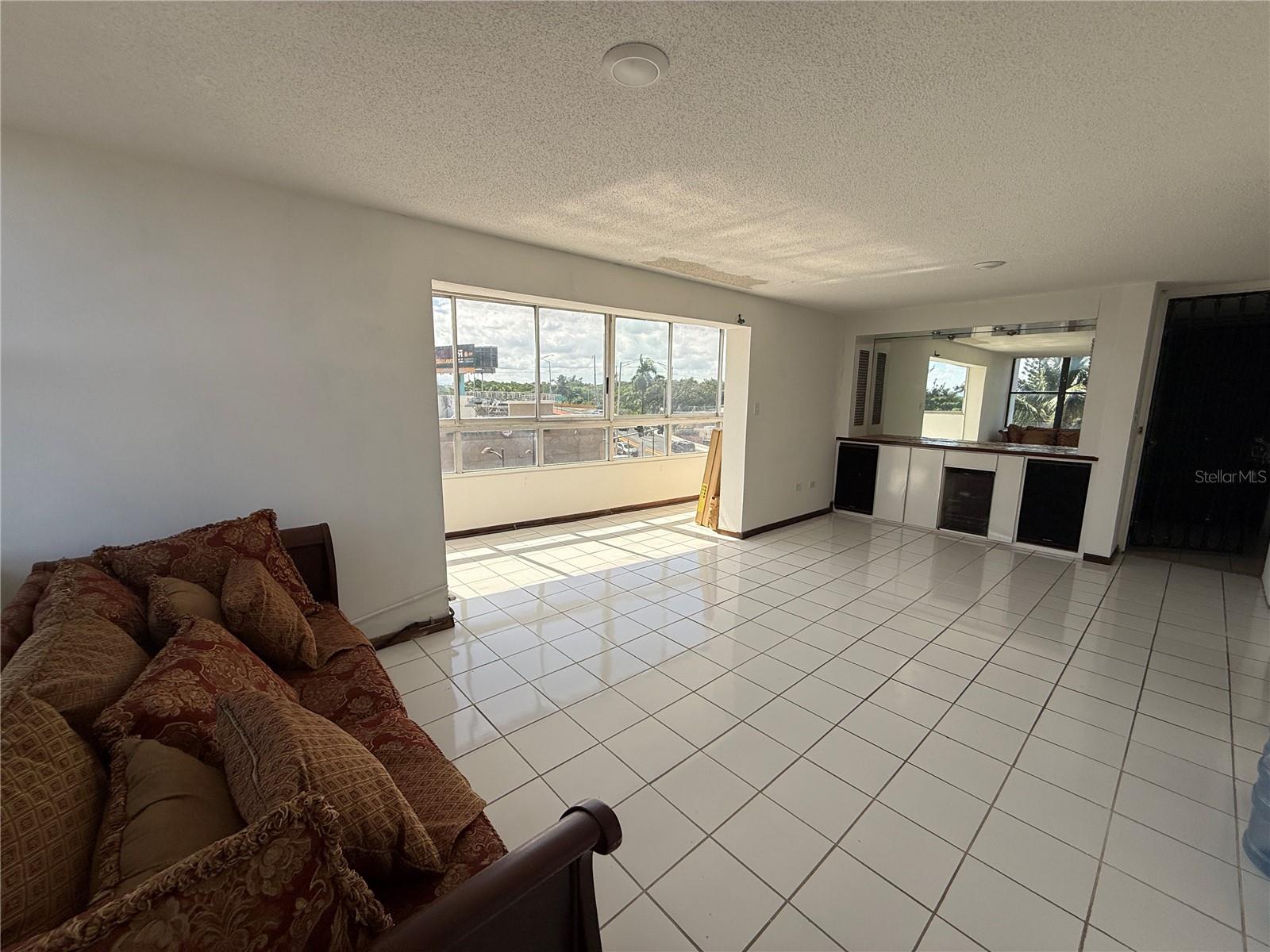 CONDOMINIUM WALDORF TOWER - Residential