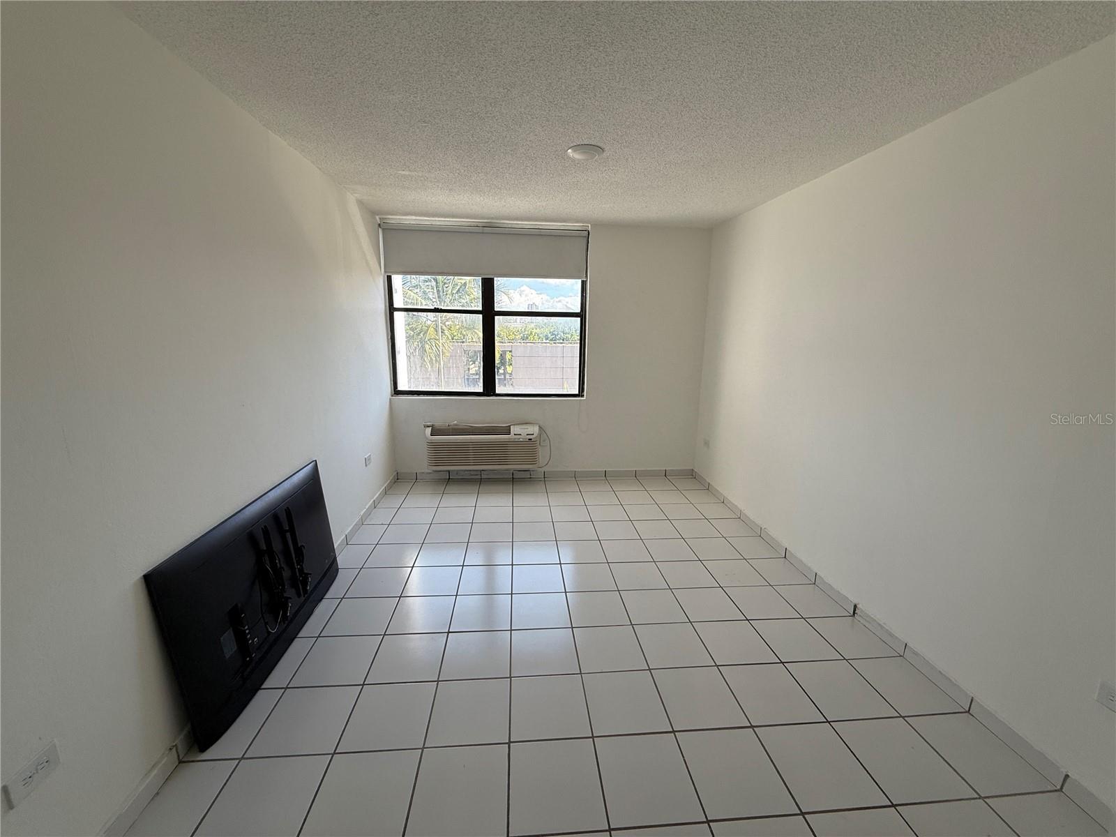 CONDOMINIUM WALDORF TOWER - Residential