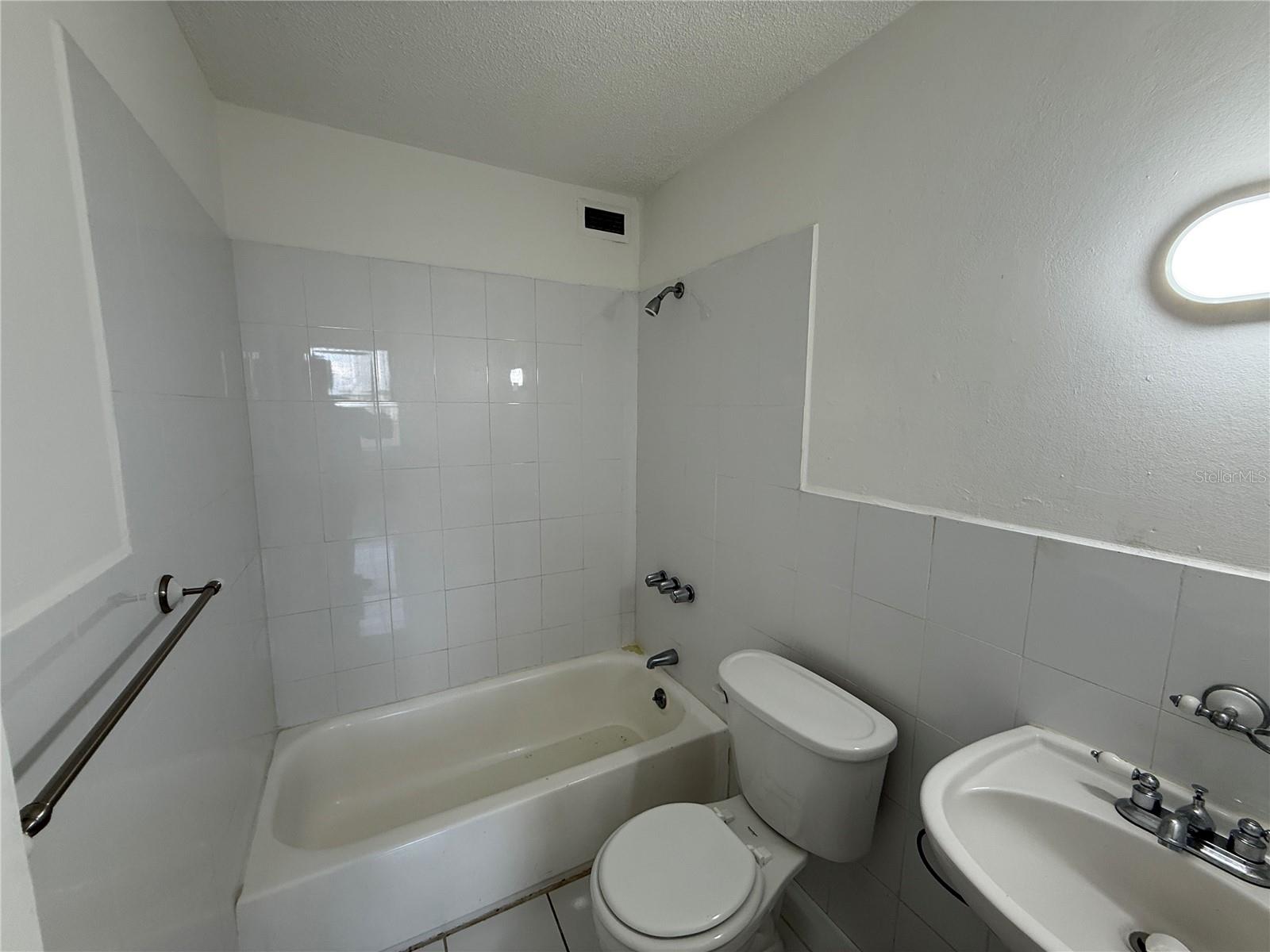 CONDOMINIUM WALDORF TOWER - Residential