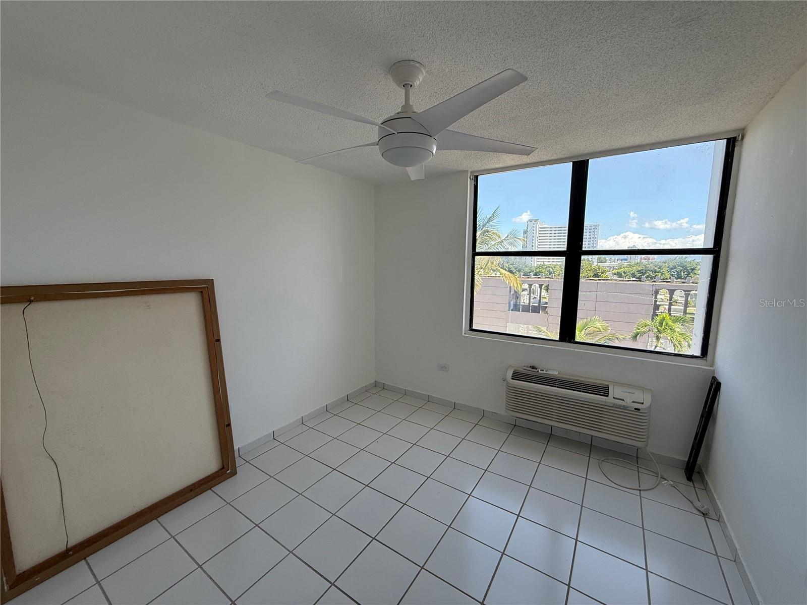 CONDOMINIUM WALDORF TOWER - Residential